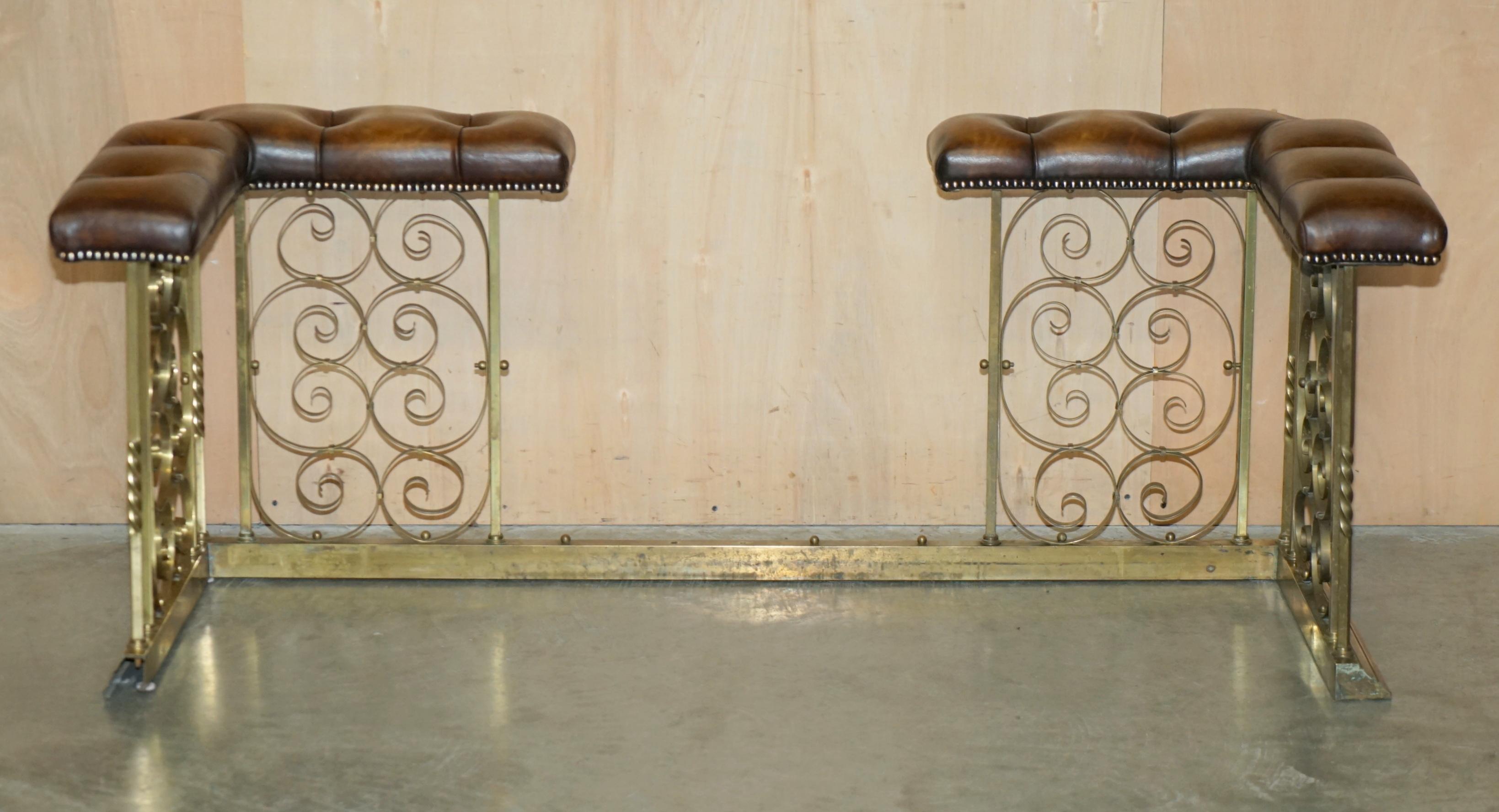 ANTiQUE LUXURY - DRAPEAU DE CLUB RÉALISÉ À CHAUSSURE EN CUIR BLANC AVEC CHESTERFIELD en vente 11