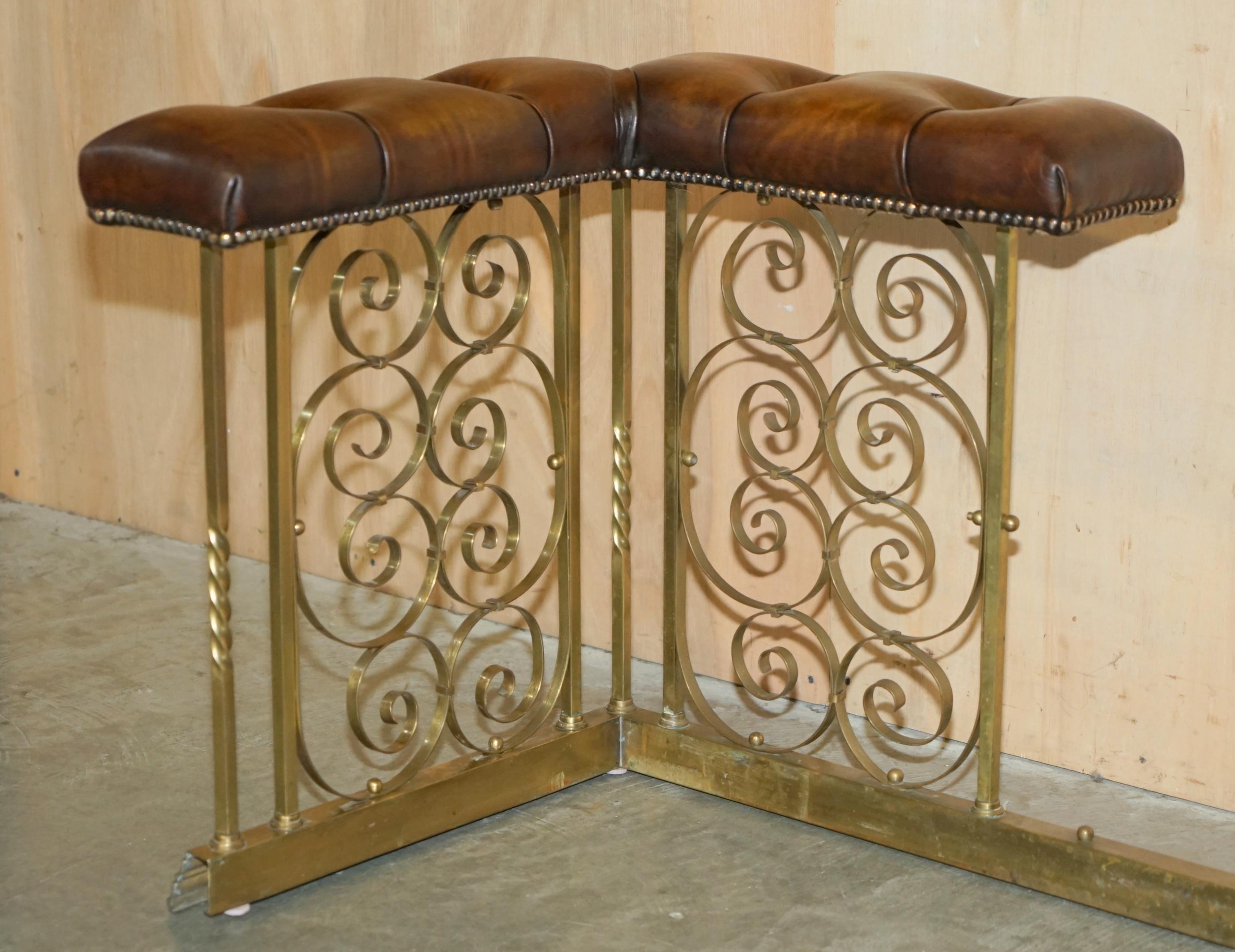 ANTiQUE LUXURY - DRAPEAU DE CLUB RÉALISÉ À CHAUSSURE EN CUIR BLANC AVEC CHESTERFIELD en vente 12