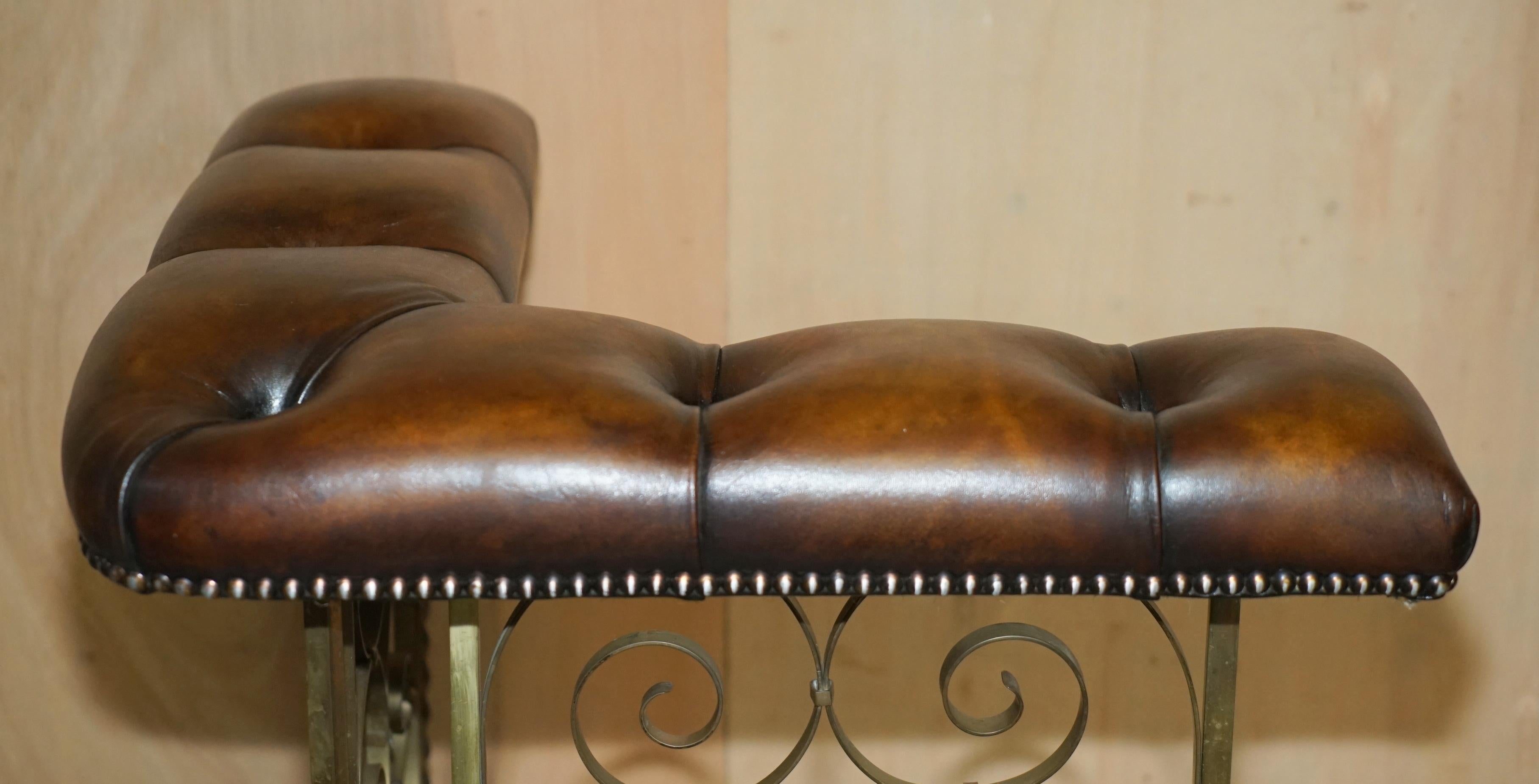 Hand-Crafted ANTiQUE LUXURY FULLY RESTORED CLUB FENDER WITH BROWN LEATHER CHESTERFIELD SEATS For Sale