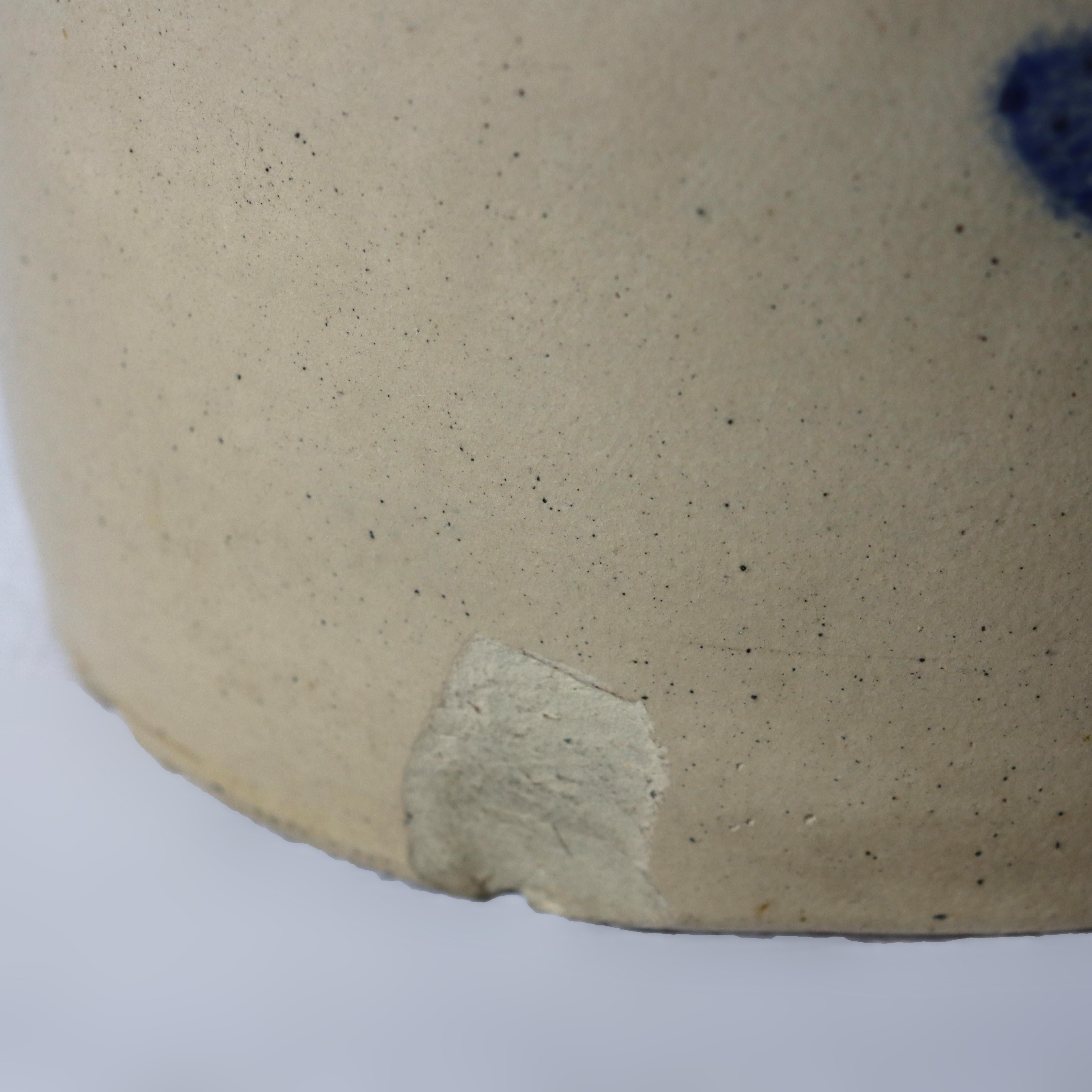 XIXe siècle Ancienne cruche en grès de 2 gallons de Lyons avec motif floral bleu c1870 en vente