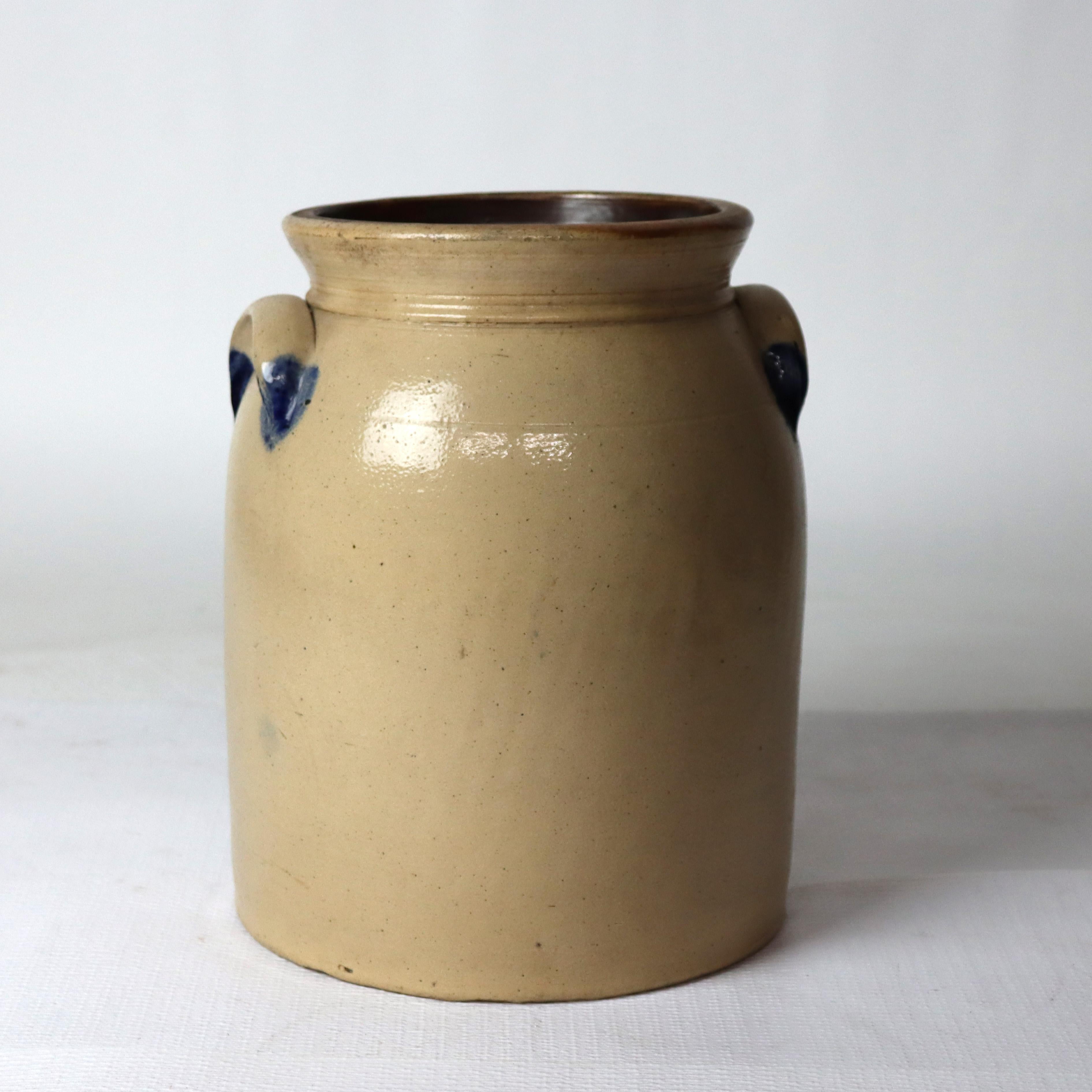 Ancienne cruche en grès de 2 gallons de Lyons avec motif floral bleu c1870 en vente 2