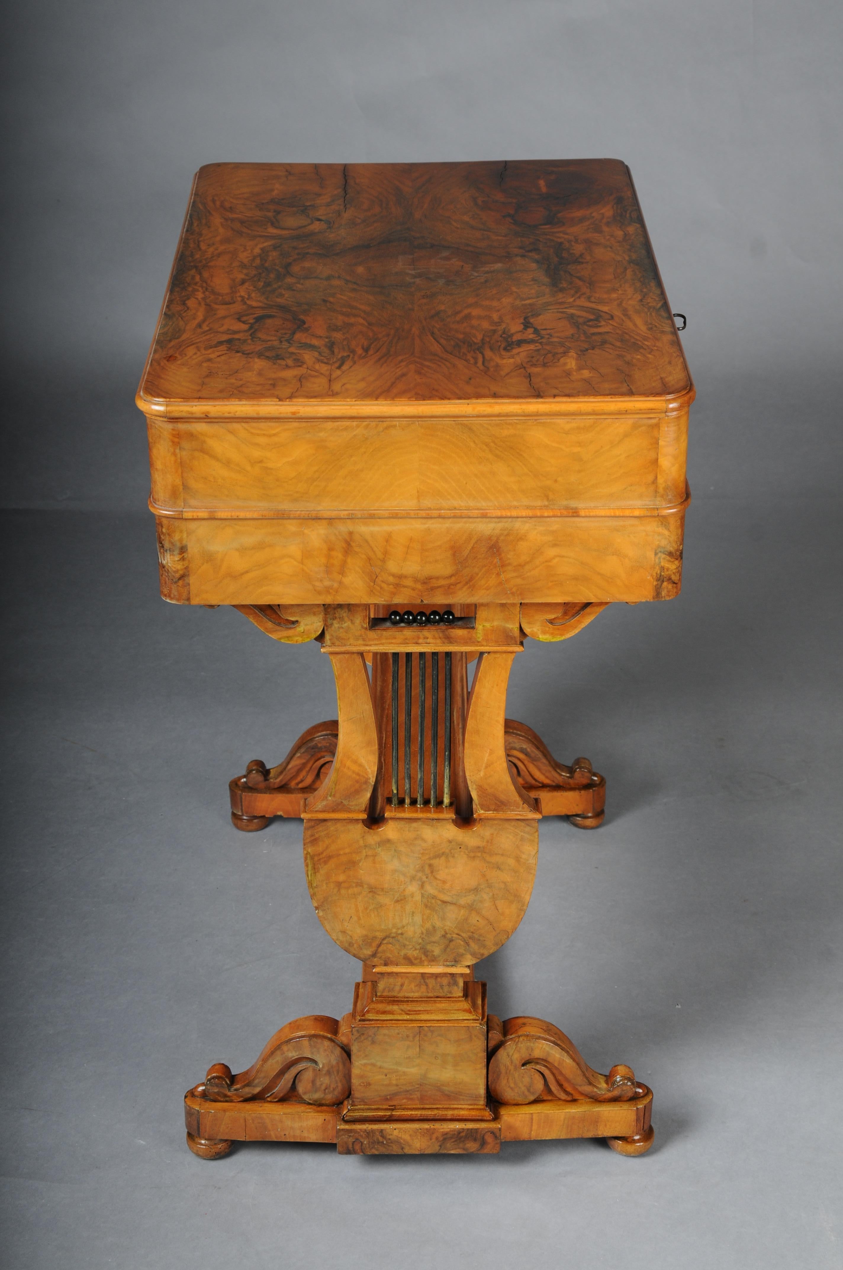 Table d'appoint/table à coudre ancienne en forme de lyre, placage de racines, vers 1830 en vente 2