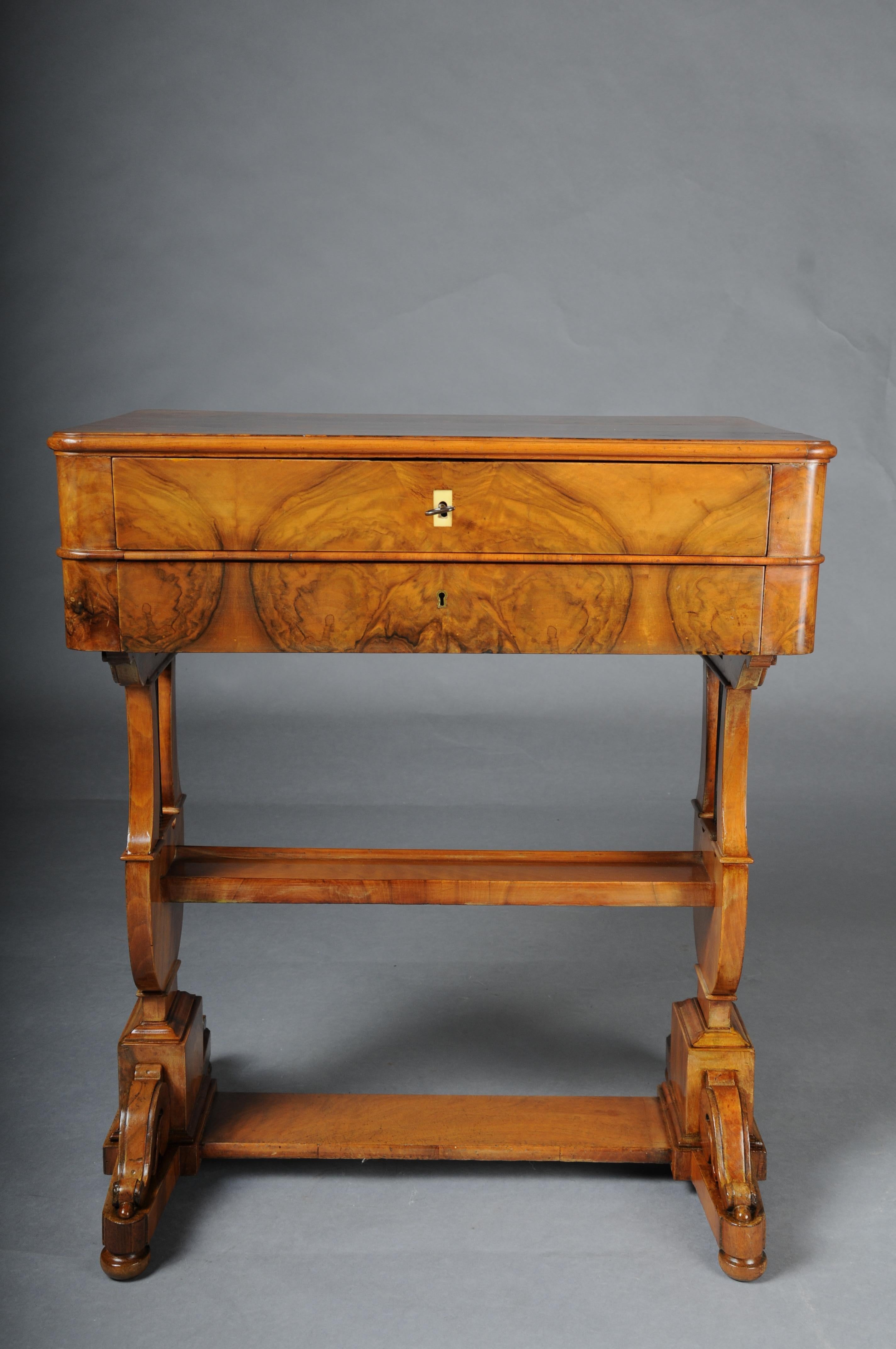 Allemand Table d'appoint/table à coudre ancienne en forme de lyre, placage de racines, vers 1830 en vente