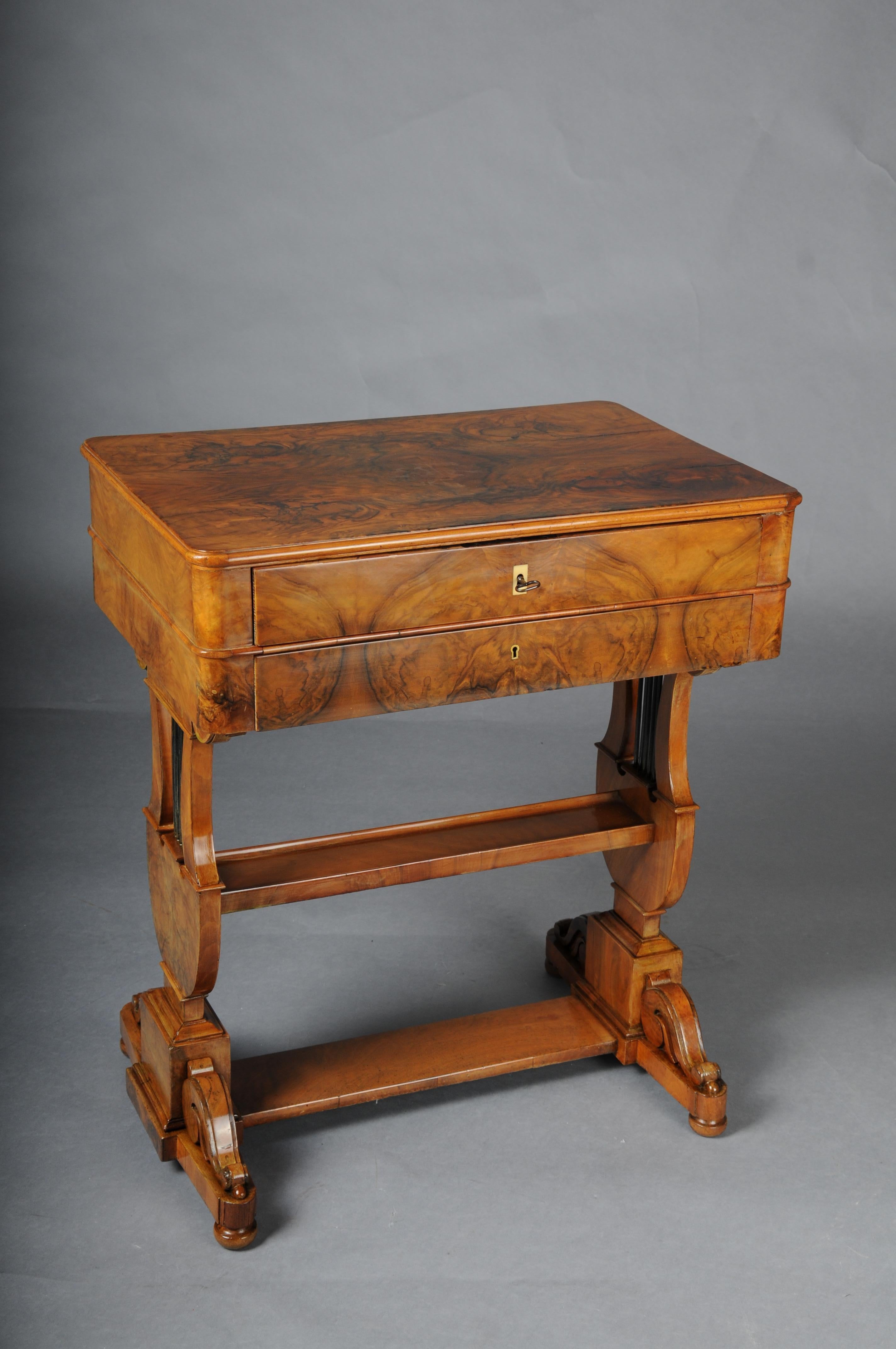 Placage Table d'appoint/table à coudre ancienne en forme de lyre, placage de racines, vers 1830 en vente