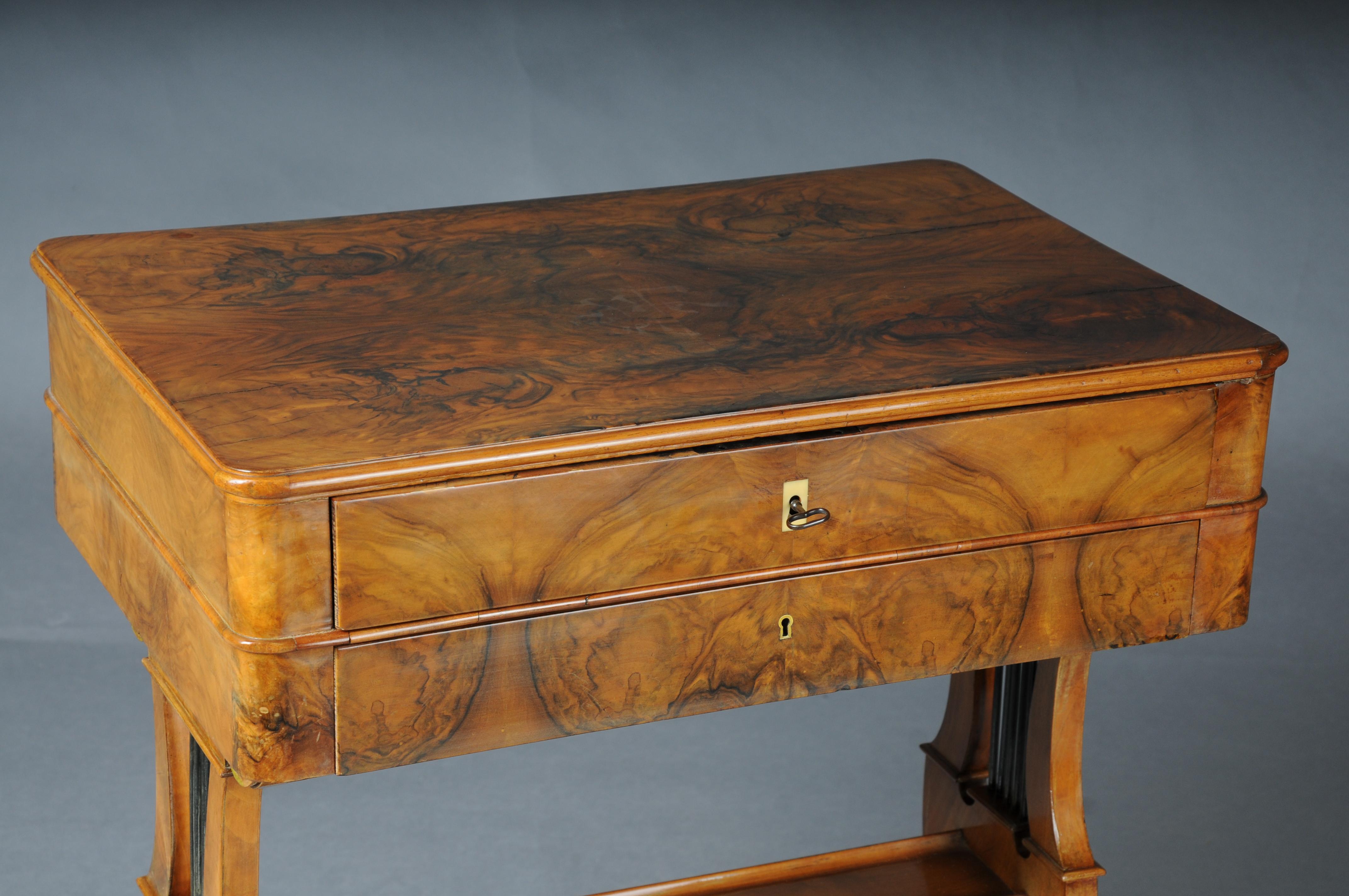 Table d'appoint/table à coudre ancienne en forme de lyre, placage de racines, vers 1830 Bon état - En vente à Berlin, DE