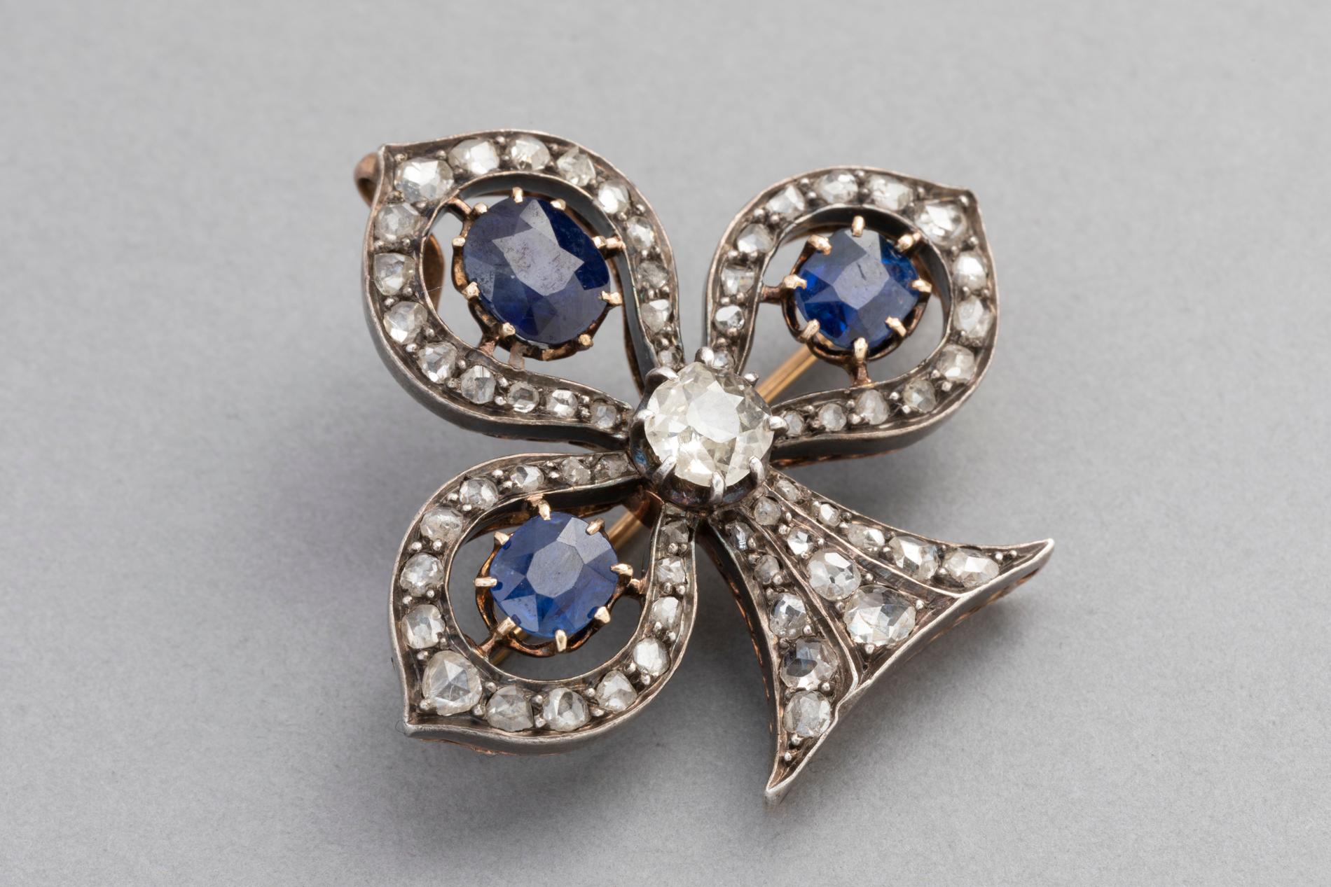Antique Lys Flower Victorian Brooch, Diamonds and Sapphires For Sale 1