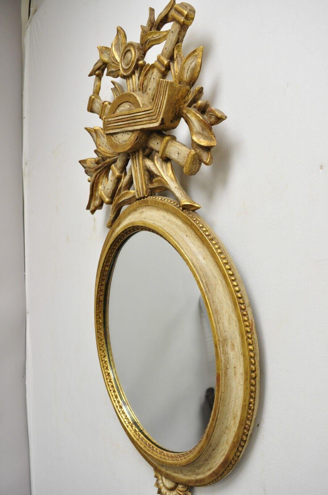 XX secolo Antique M. Grieve Co. Specchio da parete rotondo in legno intagliato e oro in stile Luigi XVI in vendita