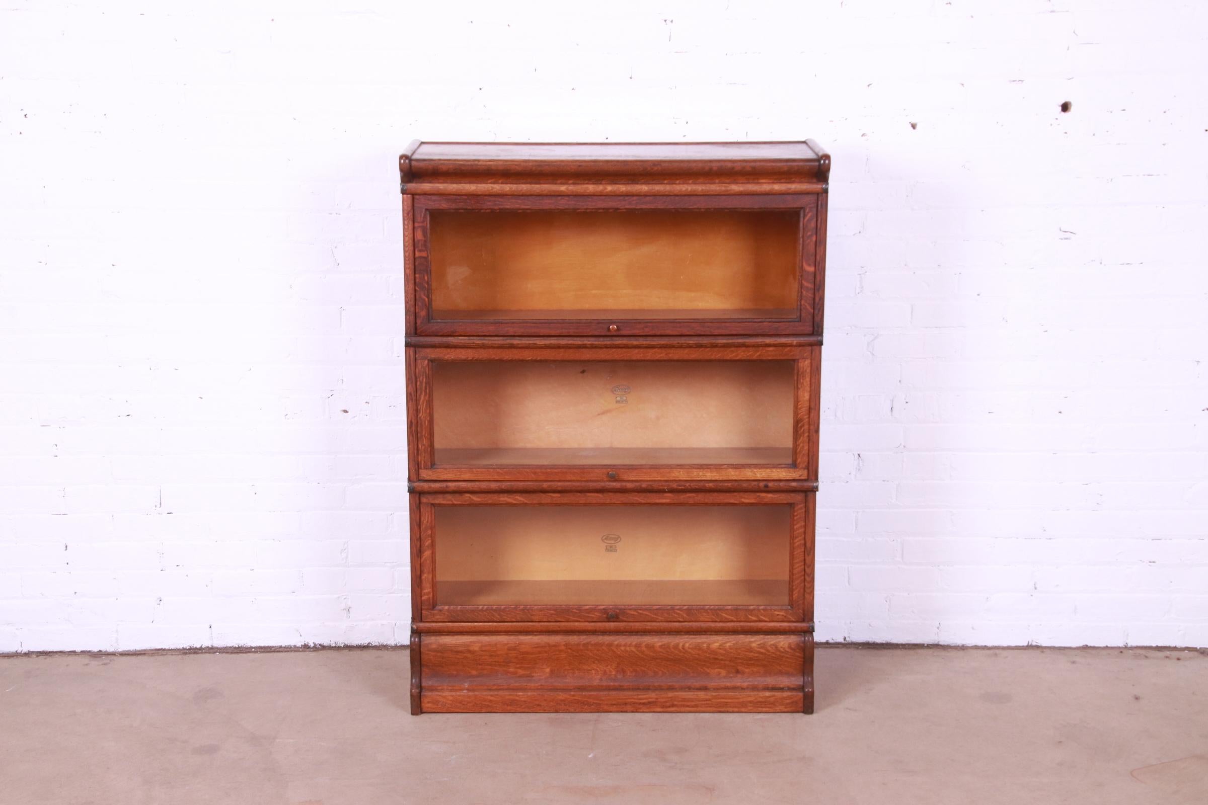 A gorgeous antique Arts & Crafts three-stack barrister bookcase

By Macey

USA, Circa 1920s

Quarter sawn oak, with glass front doors and brass hardware.

Measures: 34