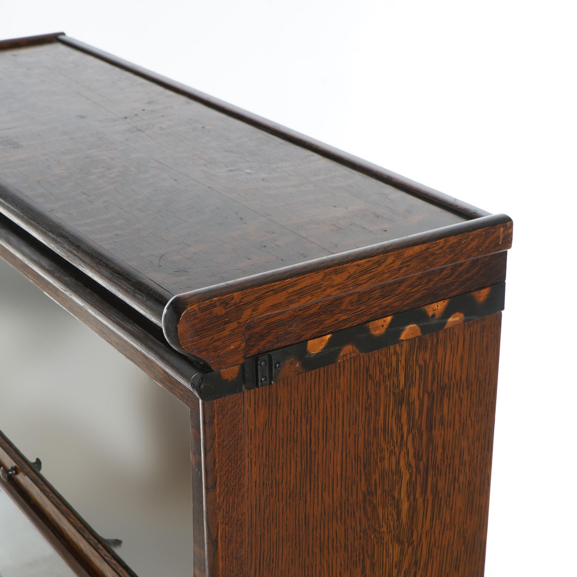 Antica libreria Macey Arts & Crafts a tre ripiani con base a Ogee in Oak C1920 in vendita 1