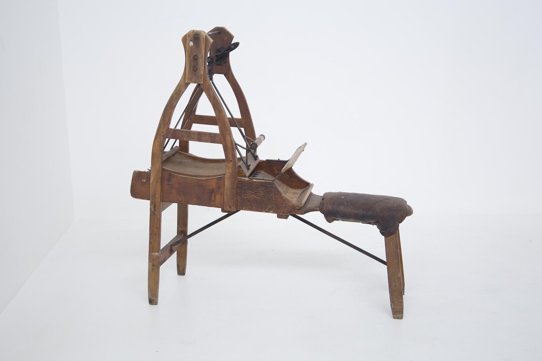 Antike antike Machine aus Holz für Wolle im Angebot 6