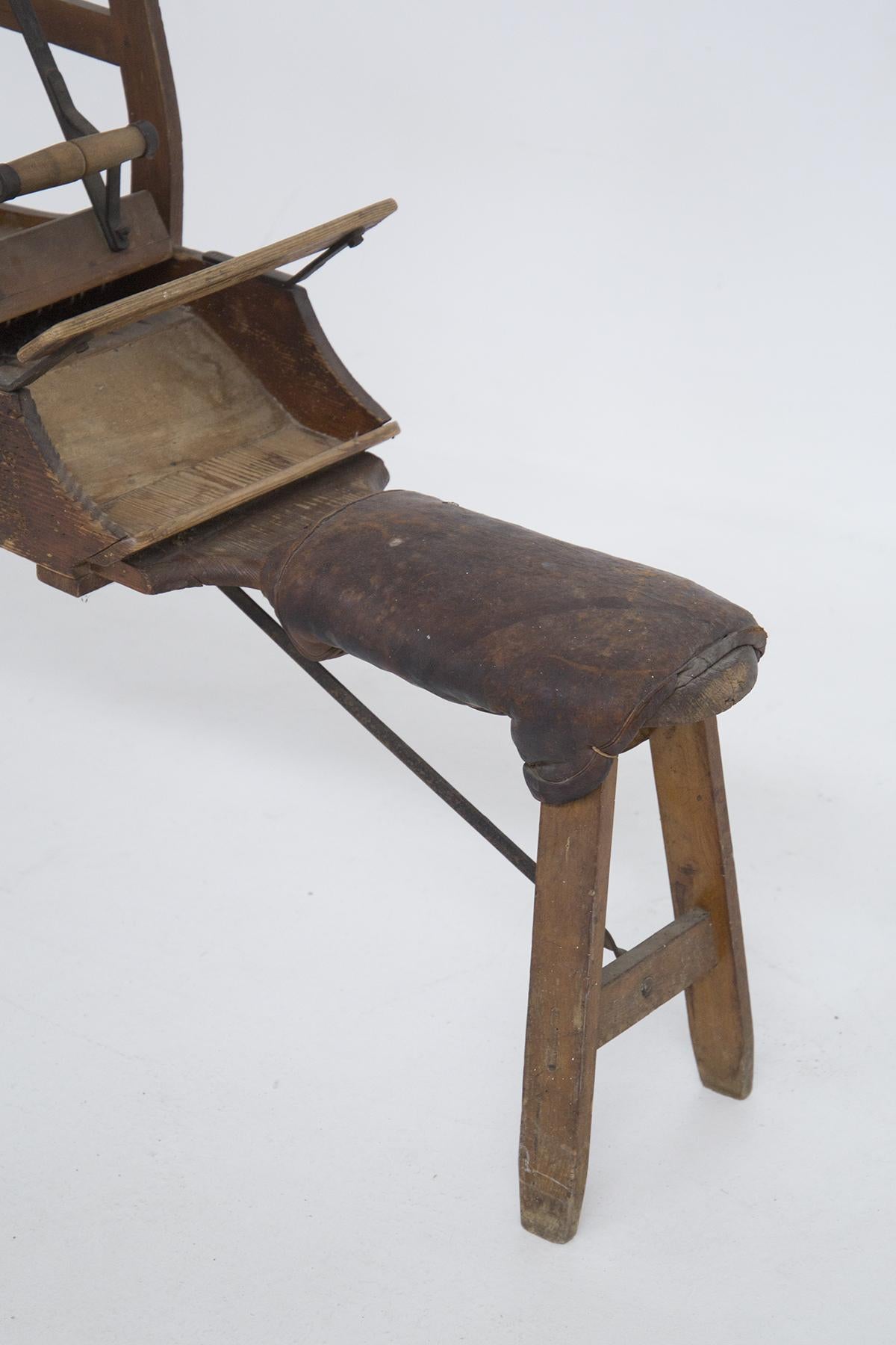 Antike antike Machine aus Holz für Wolle (Moderne der Mitte des Jahrhunderts) im Angebot