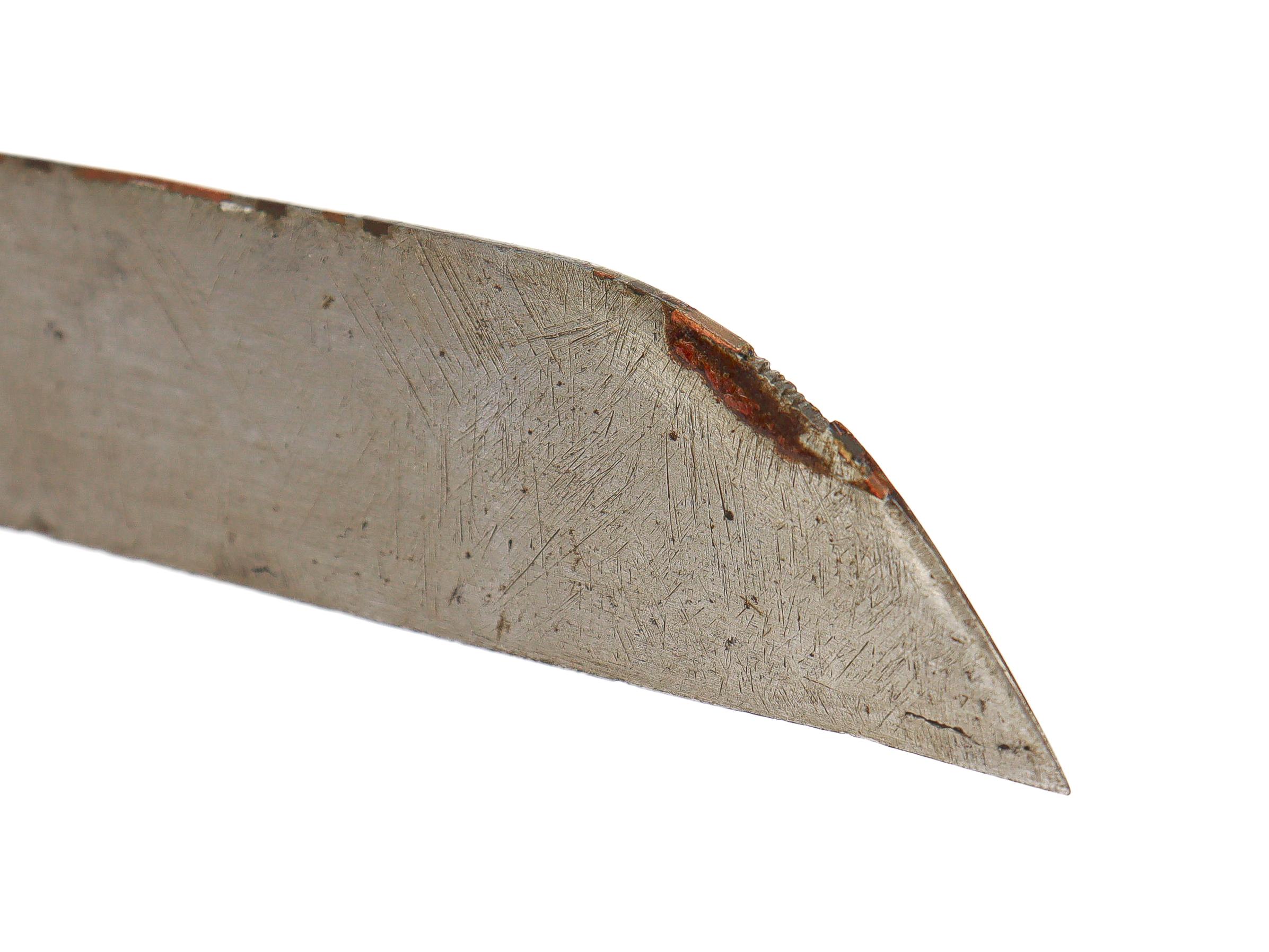 Couteau ancien en bronze de la tribu malgache des Bara avec manche figuratif en vente 13