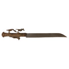 Antico coltello in bronzo della tribù Bara del Madagascar con manico figurato
