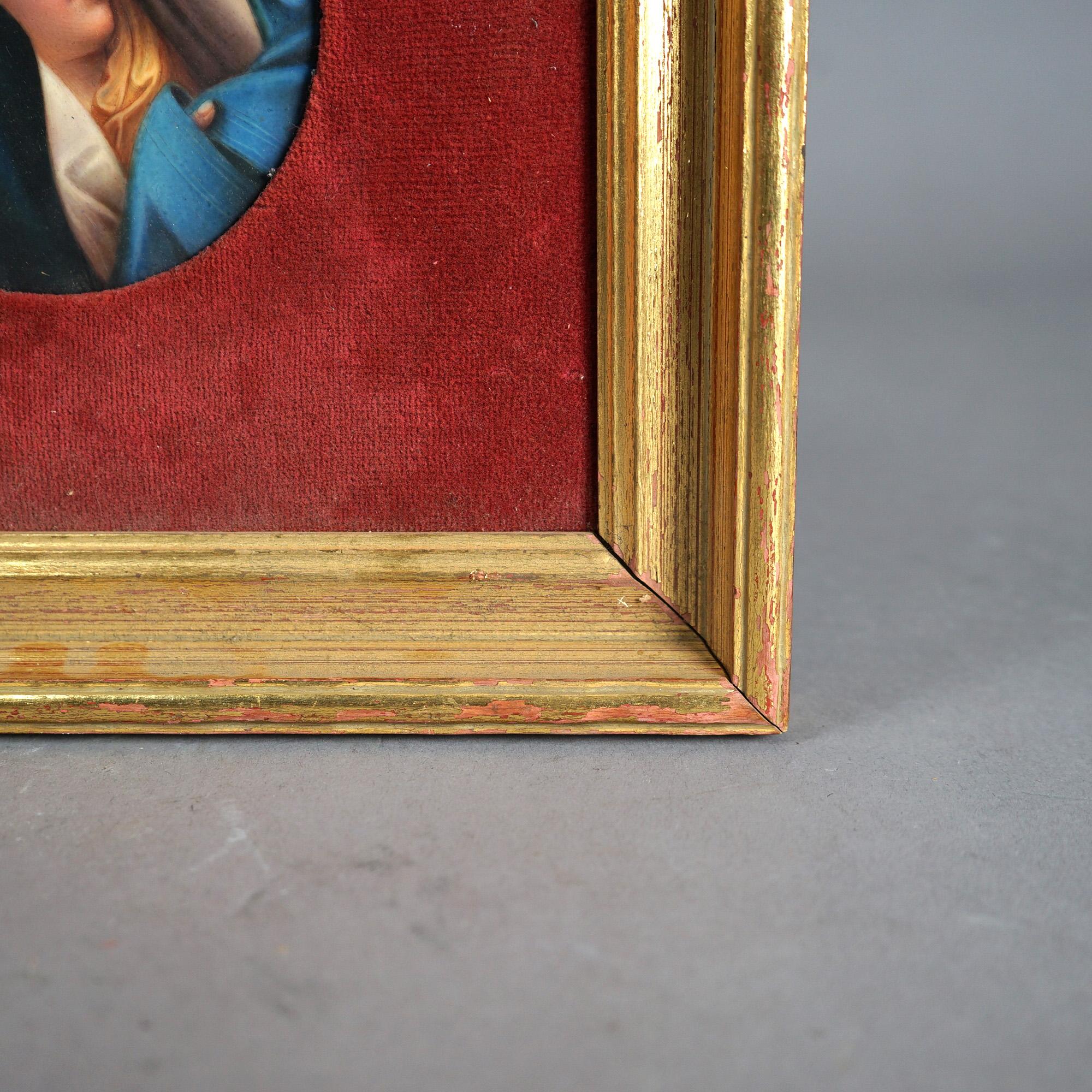 Pintura antigua de una Madonna sobre porcelana en marco de madera dorada Circa 1890 Porcelana