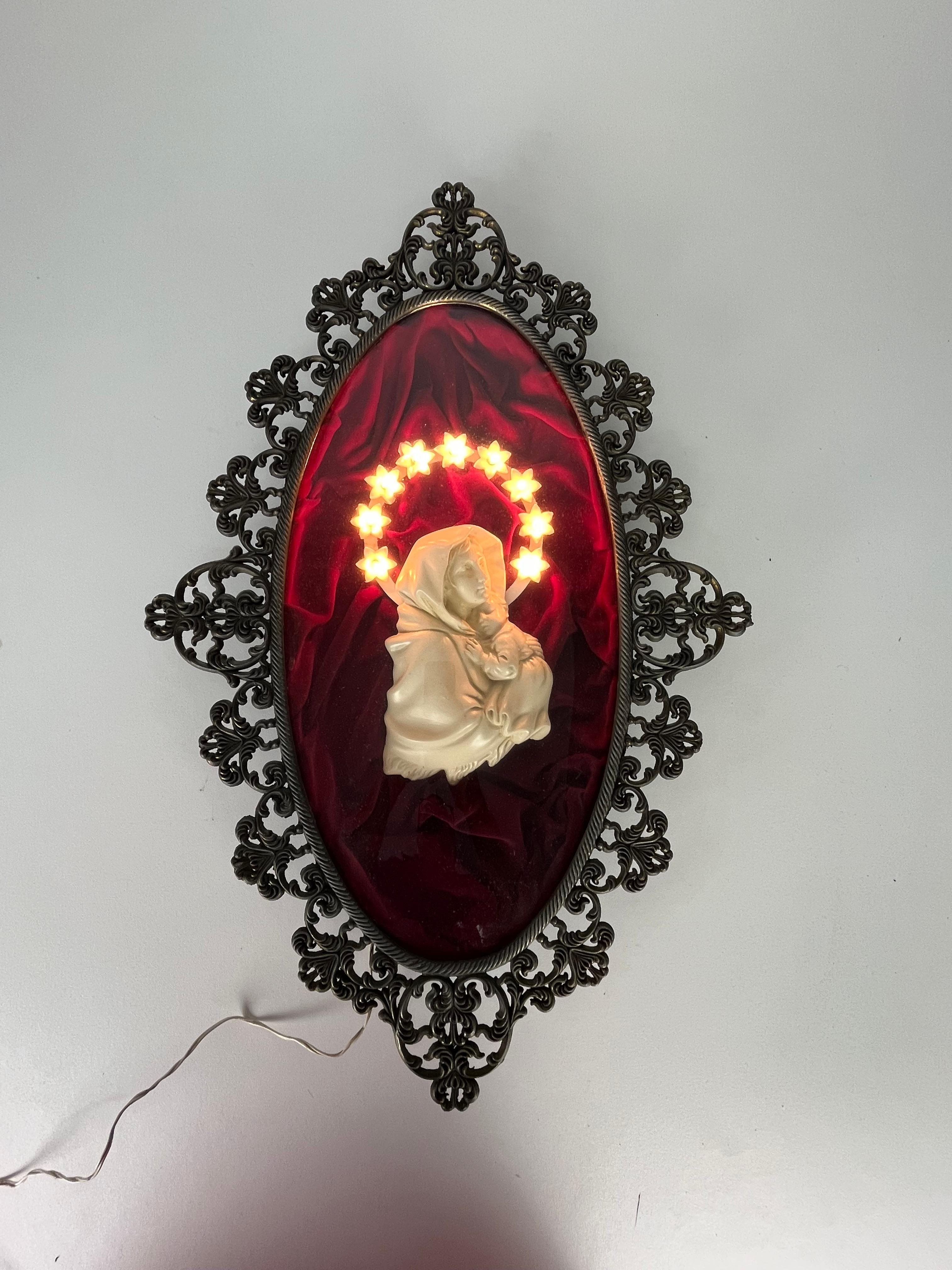 Metà XX secolo Madonna antica con cielo stellato illuminato e cornice in bronzo, anni '50 in vendita