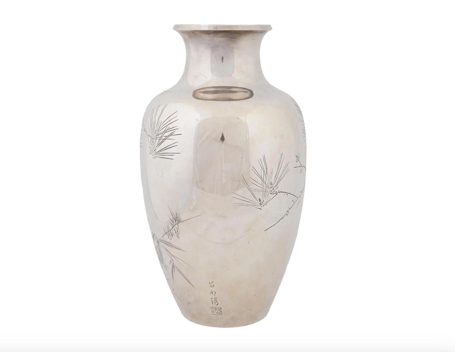 Cloisonné Magnifique vase japonais Meiji en argent et or à fleurs de cerisier - Signé en vente