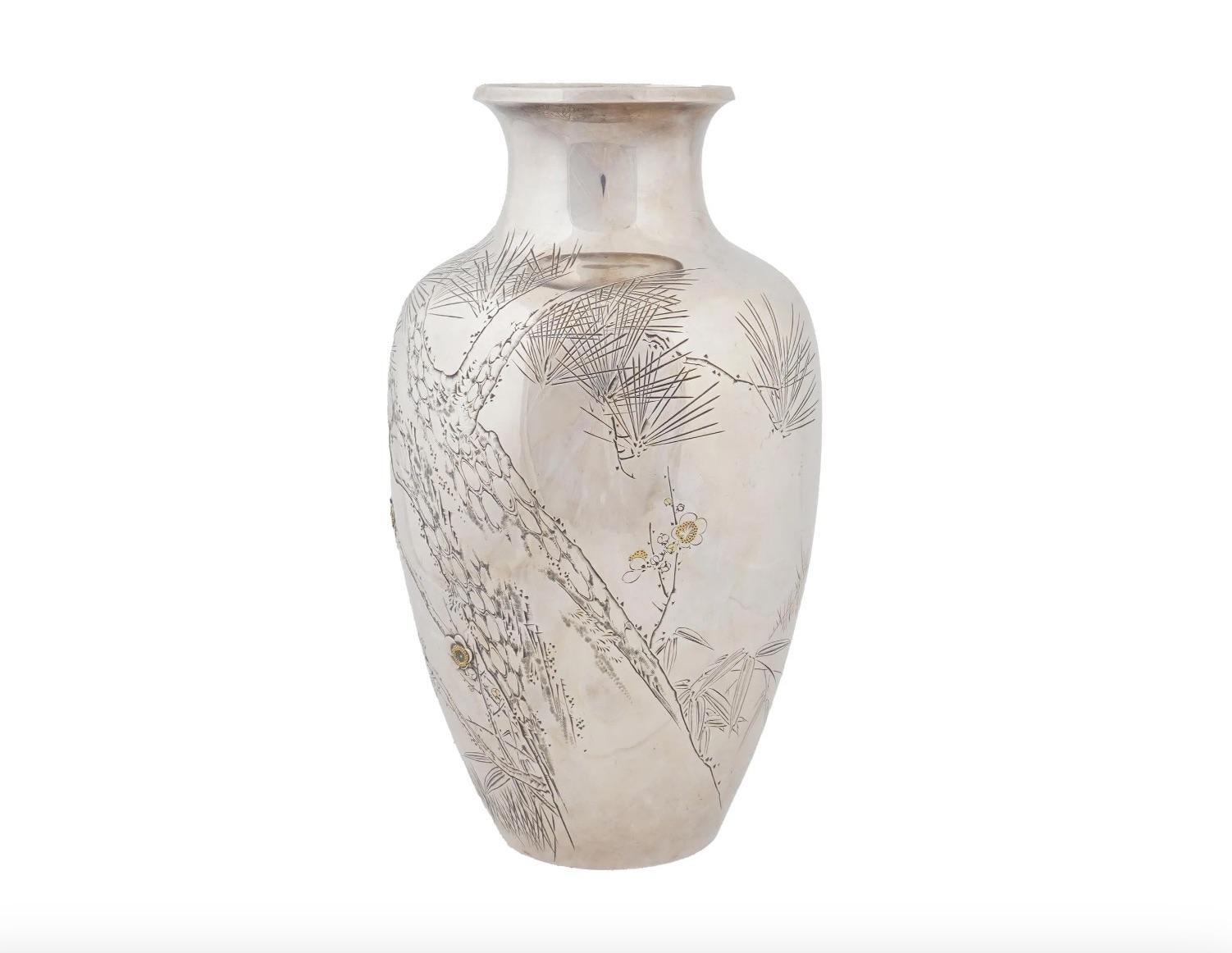 XIXe siècle Magnifique vase japonais Meiji en argent et or à fleurs de cerisier - Signé en vente