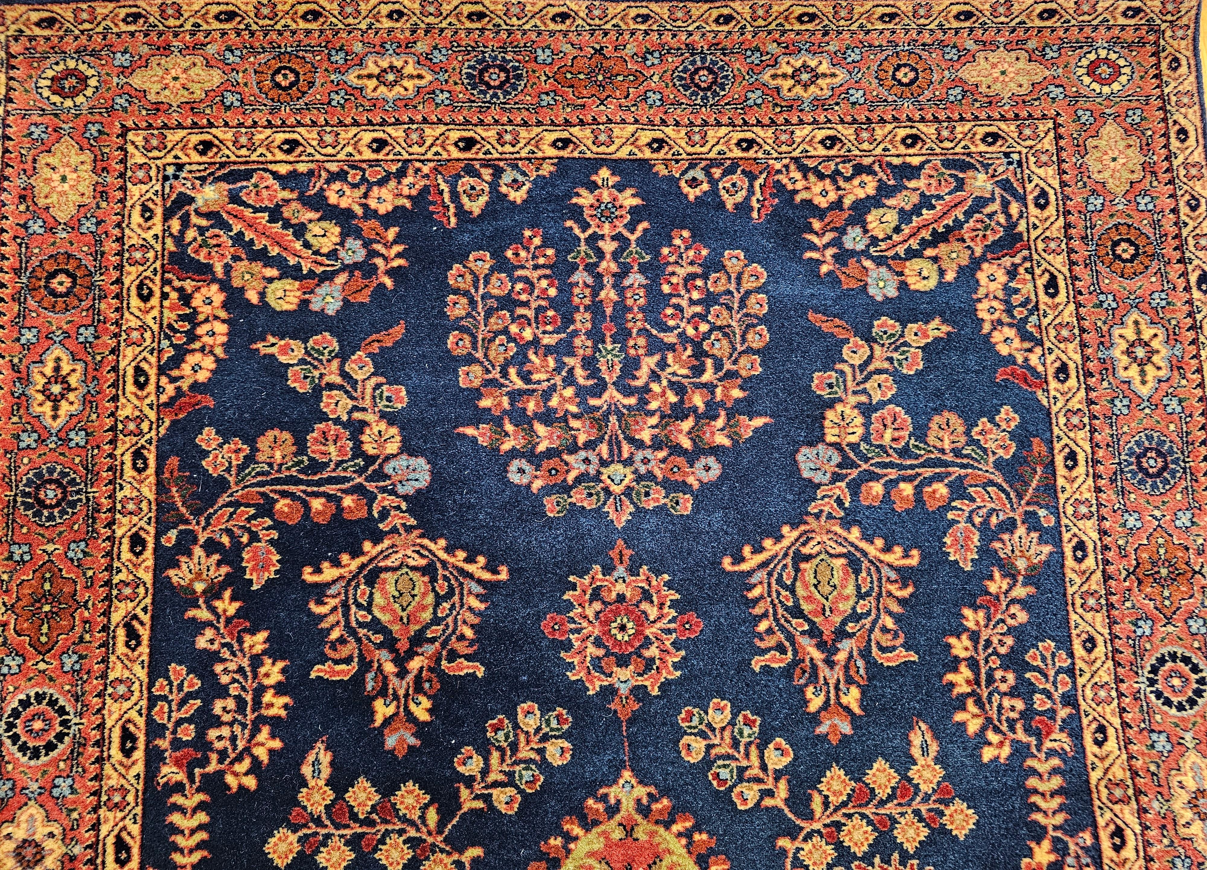 Antiker Mahajiran Sarouk Farahan Vorleger in Blau, Gelb, Rot (20. Jahrhundert) im Angebot