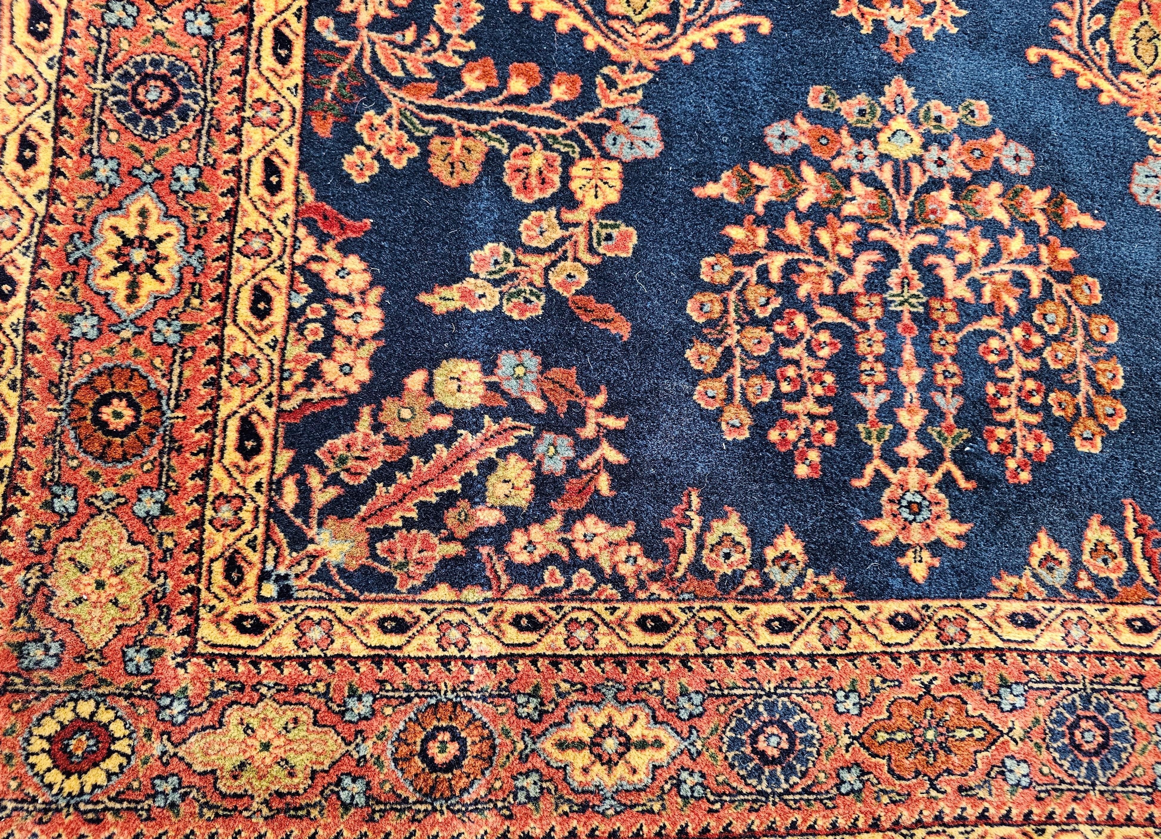 Antiker Mahajiran Sarouk Farahan Vorleger in Blau, Gelb, Rot (Wolle) im Angebot