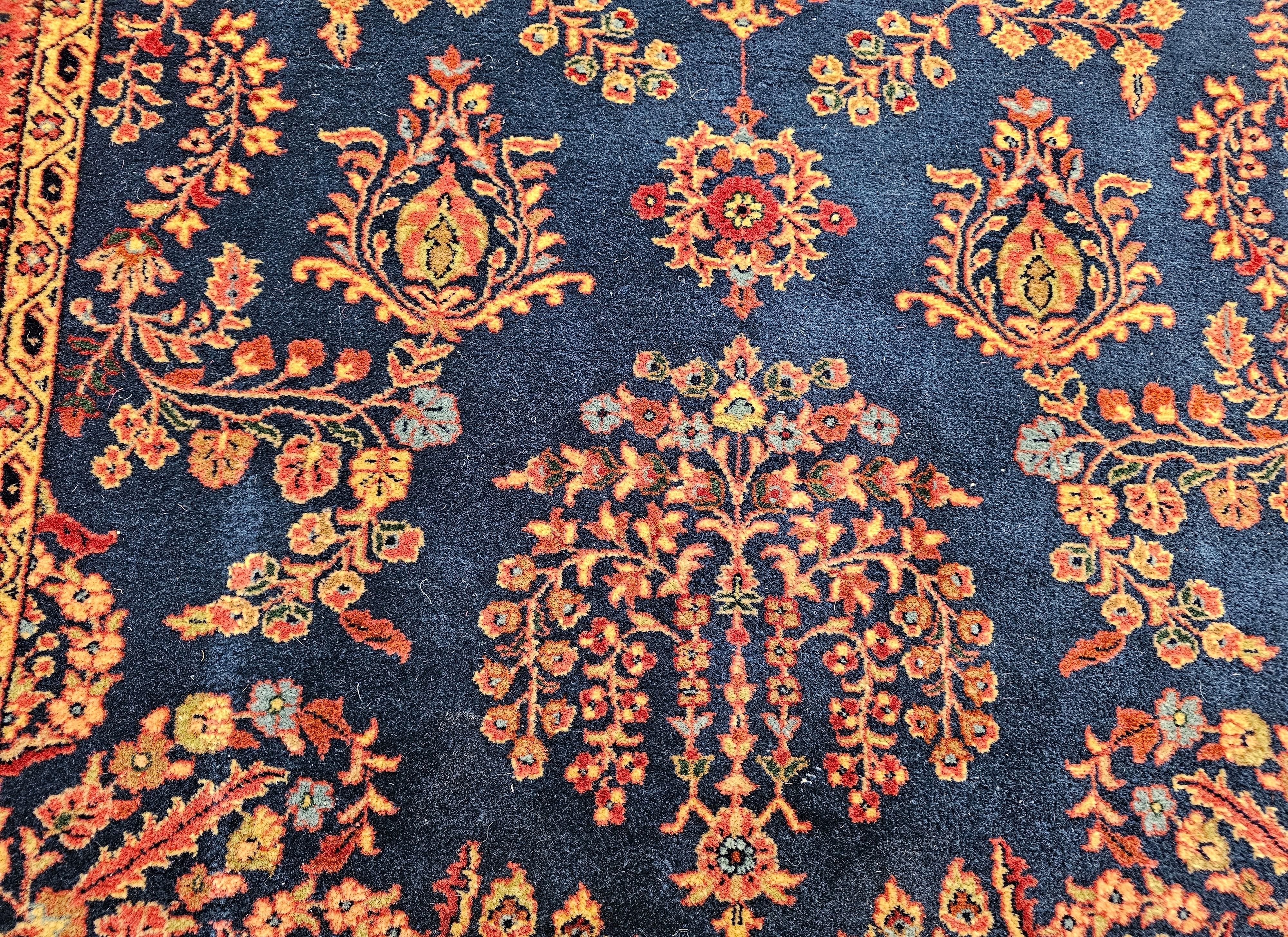 Antiker Mahajiran Sarouk Farahan Vorleger in Blau, Gelb, Rot im Angebot 1