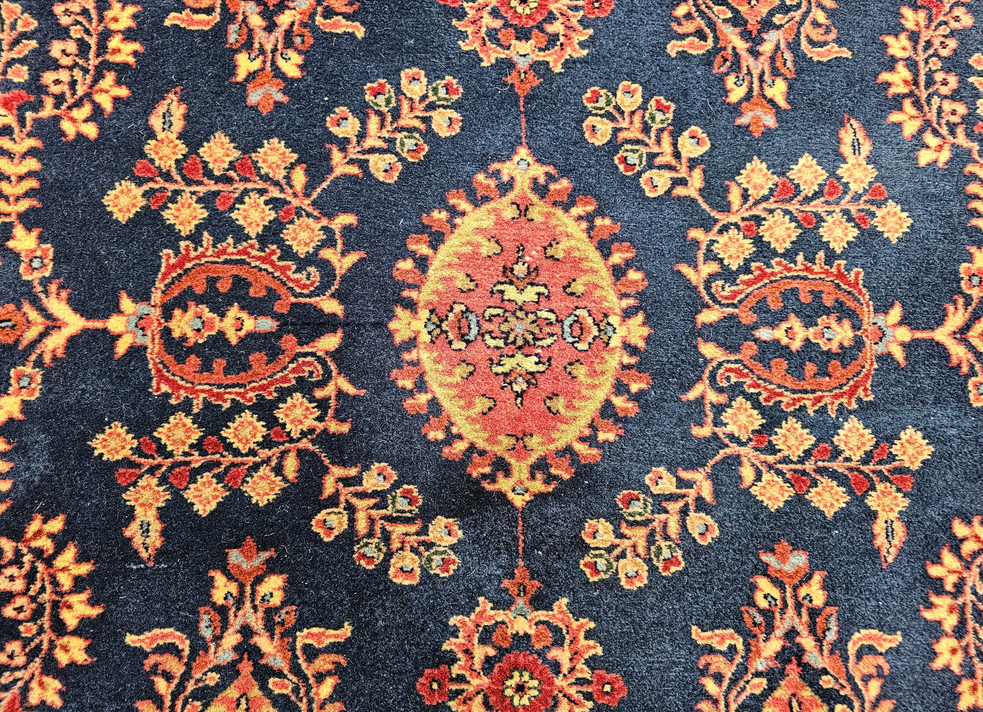 Antiker Mahajiran Sarouk Farahan Vorleger in Blau, Gelb, Rot im Angebot 2