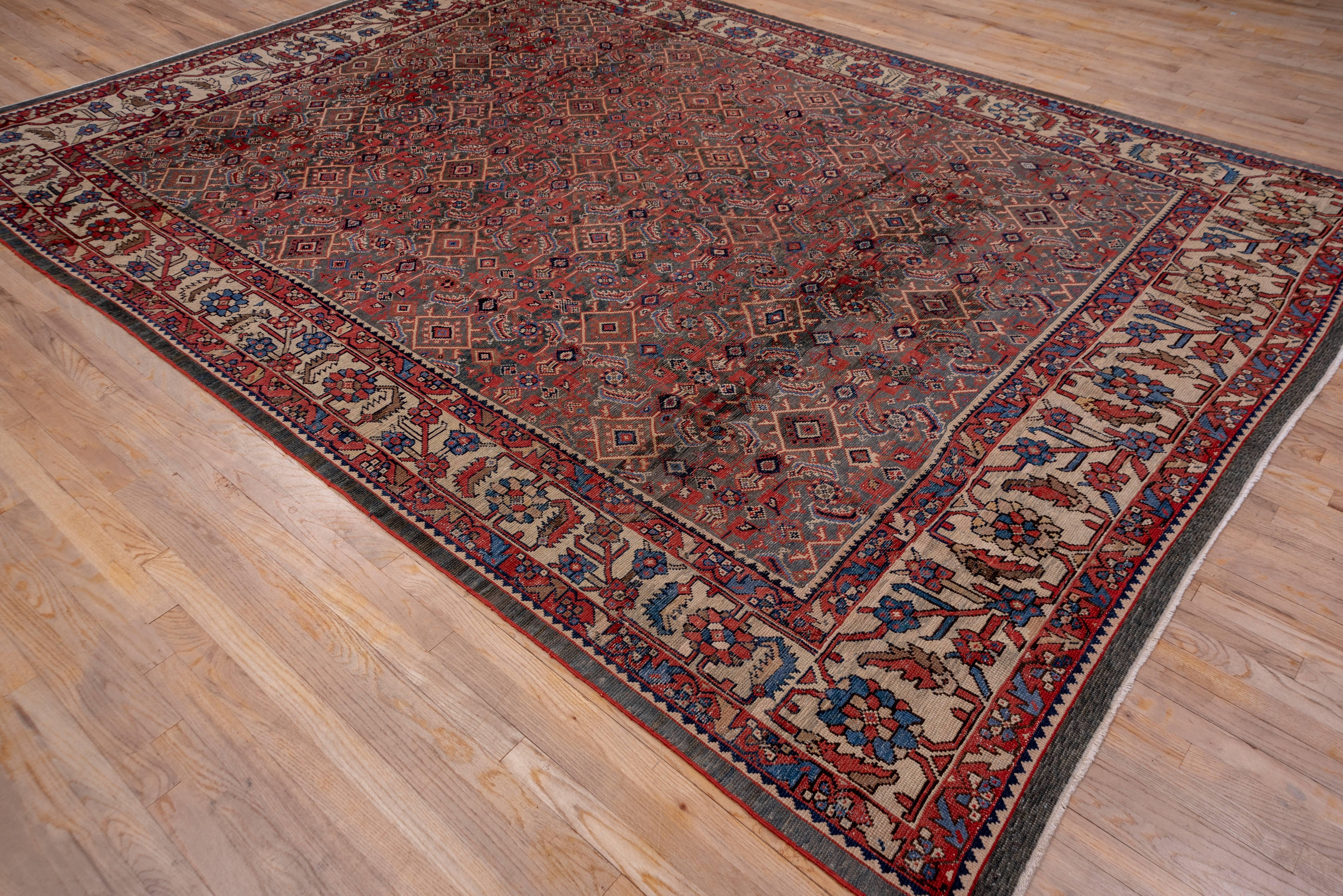 Antique Mahal Carpet In Excellent Condition For Sale In New York, NY