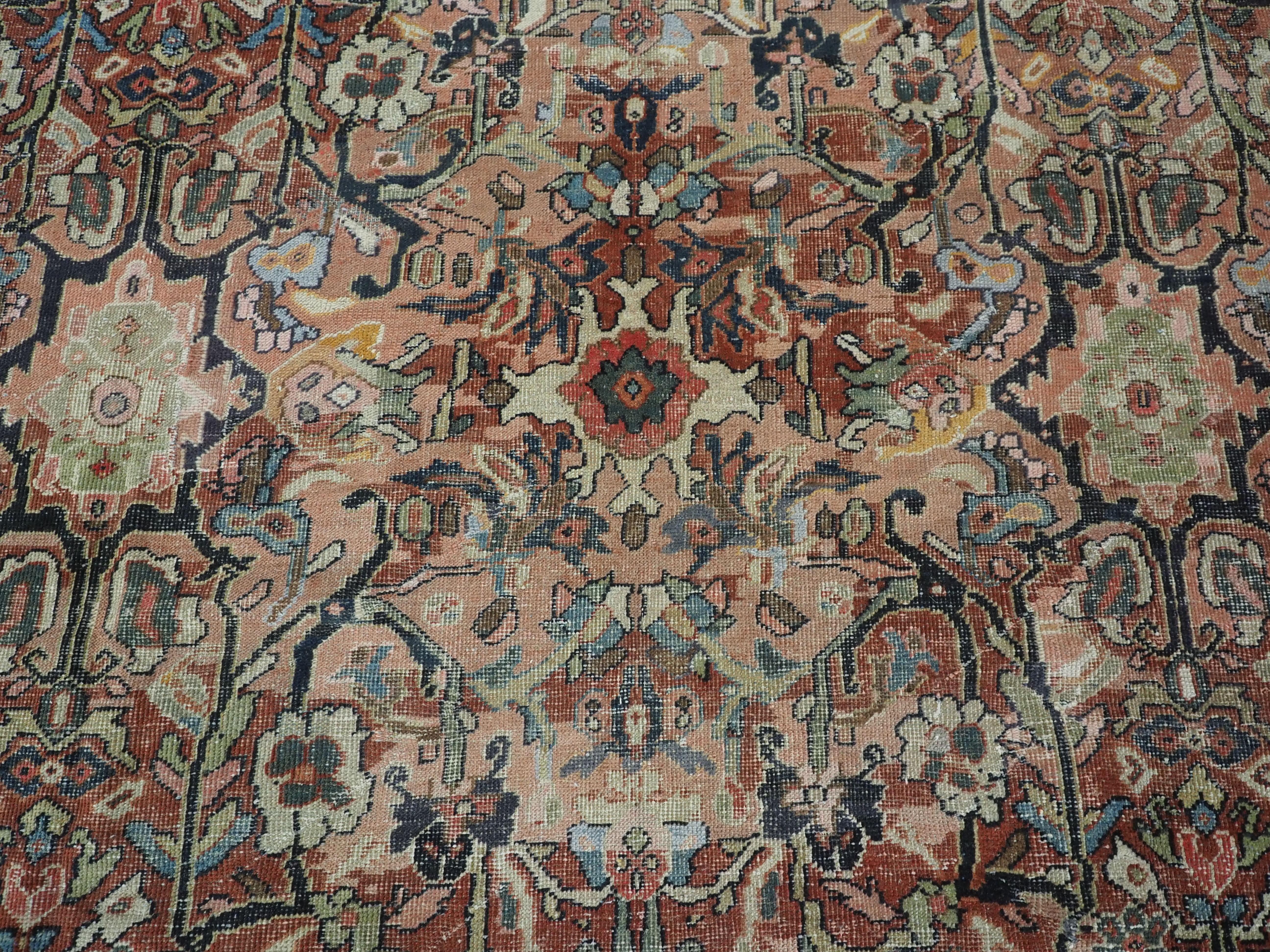 Antique Mahal carpet of very good large room size in pastel colours. Circa 1900. For Sale 6