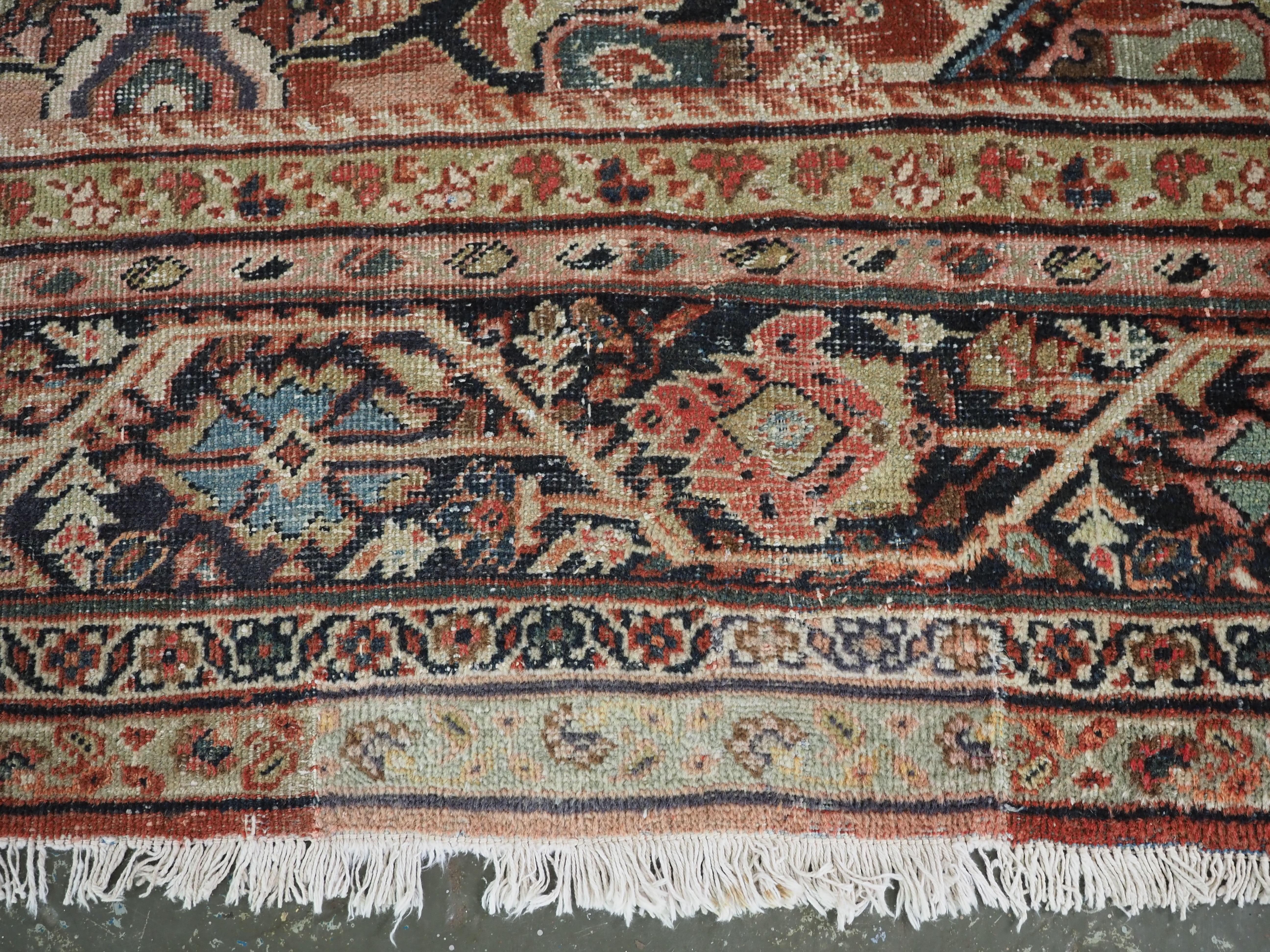 Antique Mahal carpet of very good large room size in pastel colours. Circa 1900. For Sale 9