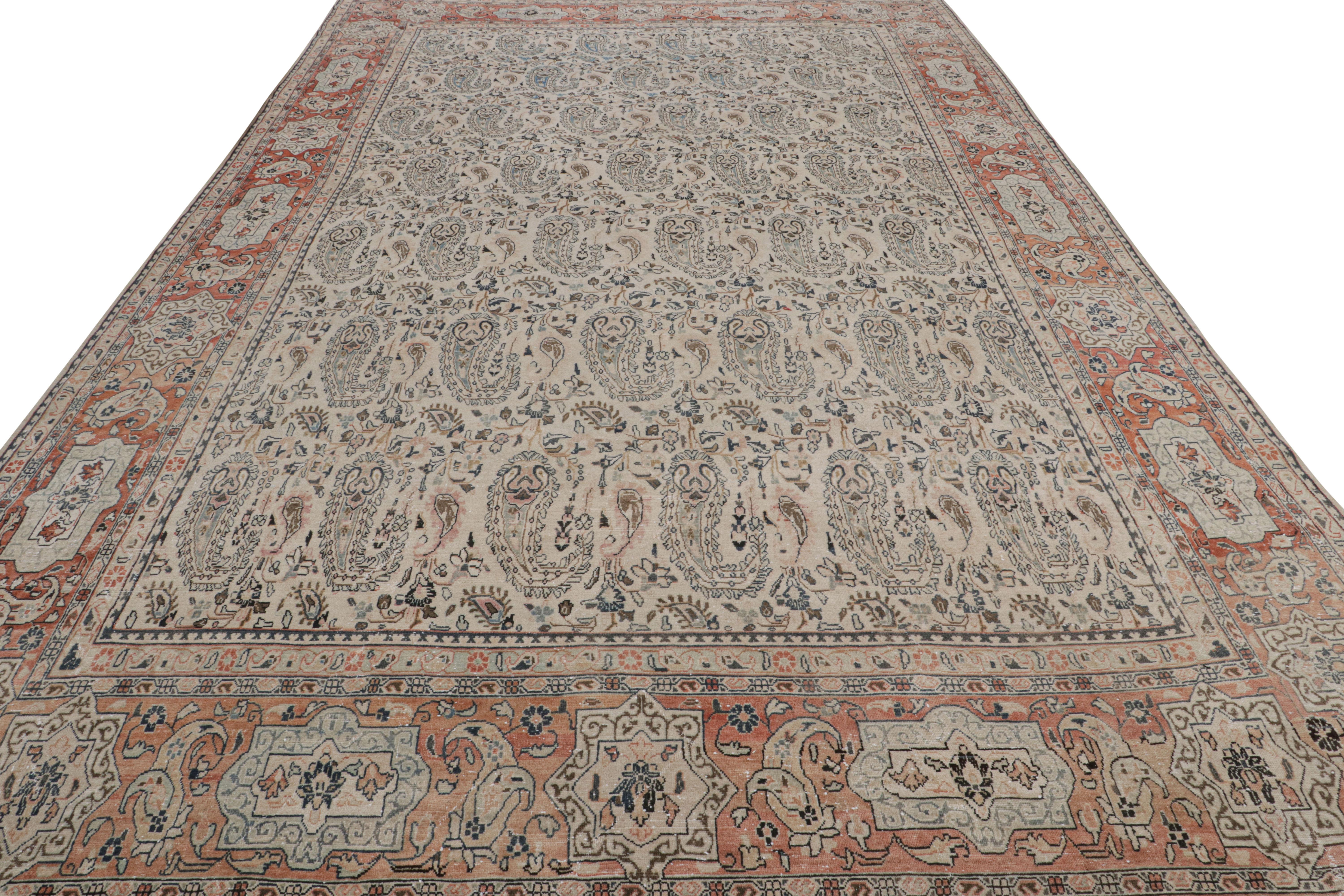 Tapis Mahal géométrique ancien en résine rose crème et laine bleue à motif cachemire de Rug & Kilim Bon état - En vente à Long Island City, NY