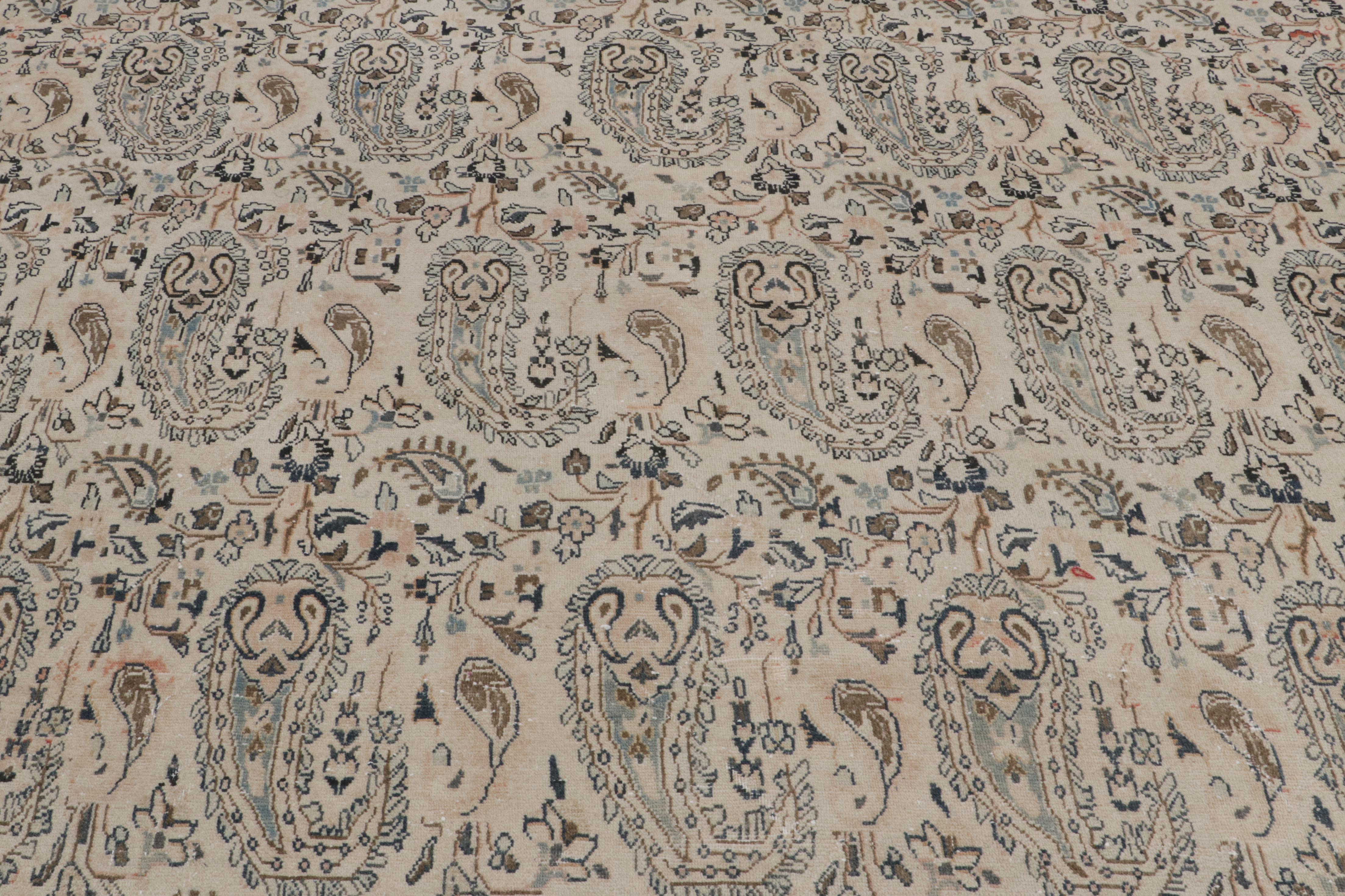 Début du 20ème siècle Tapis Mahal géométrique ancien en résine rose crème et laine bleue à motif cachemire de Rug & Kilim en vente