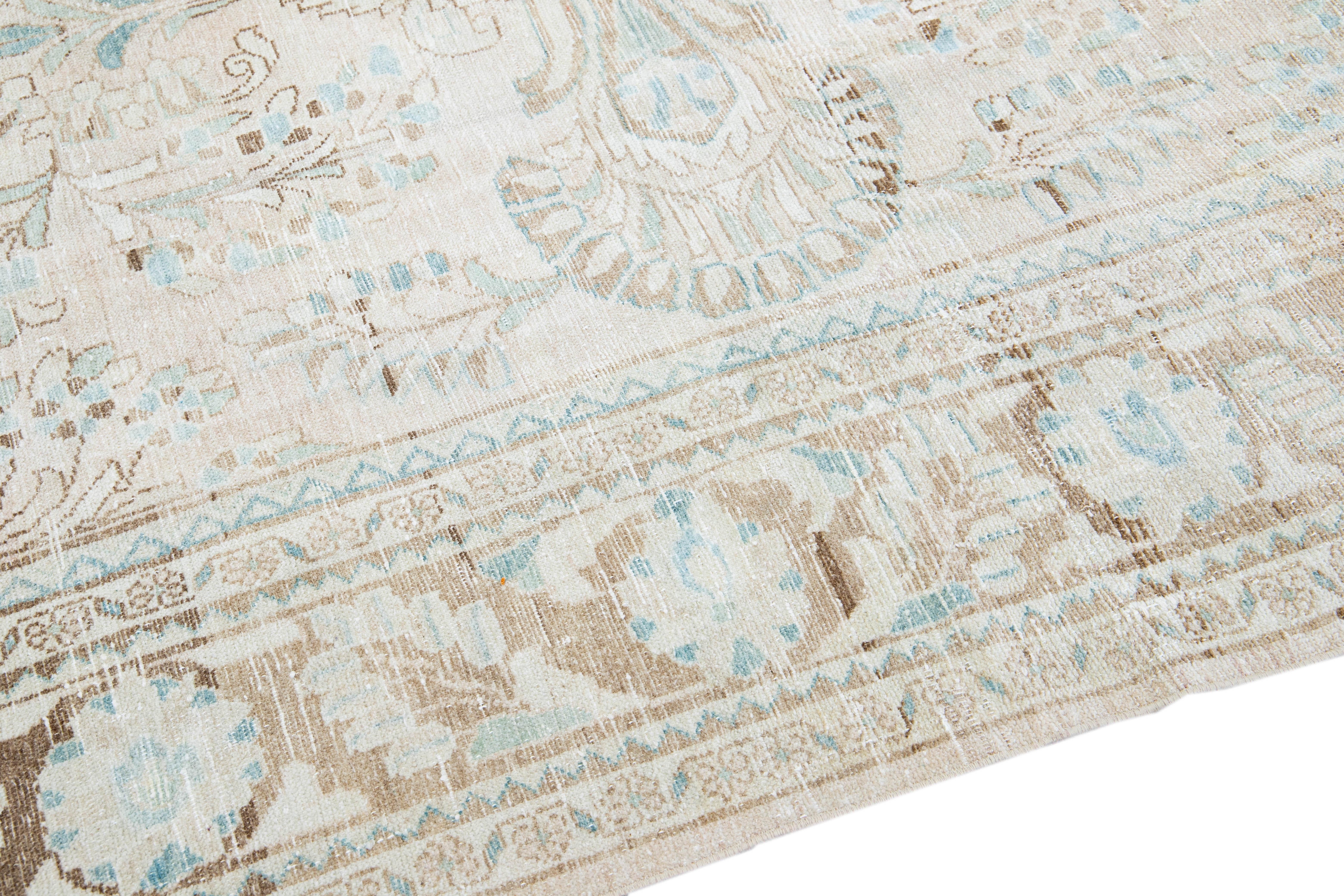 Tapis Mahal ancien en laine beige à motif de médaillon fait à la main en vente 2