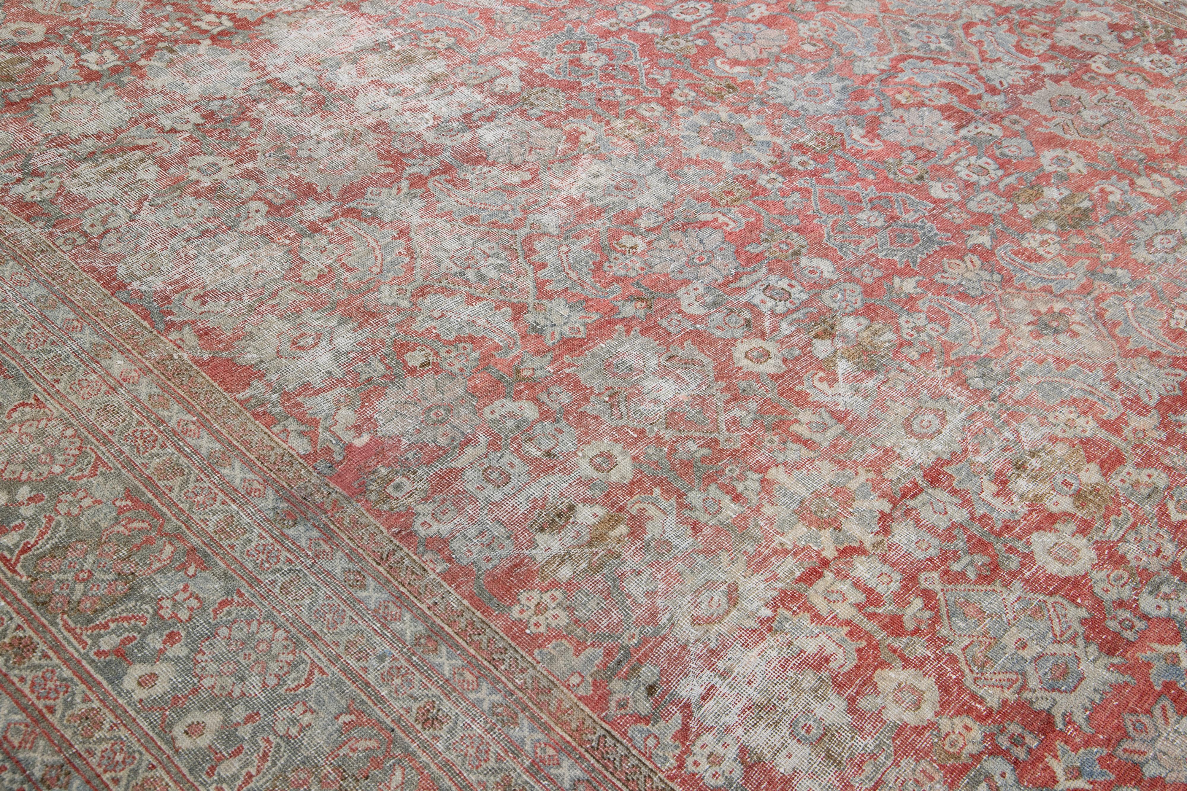 Antiker antiker Mahal handgefertigter übergroßer roter Wollteppich mit Allover-Design im Angebot 2