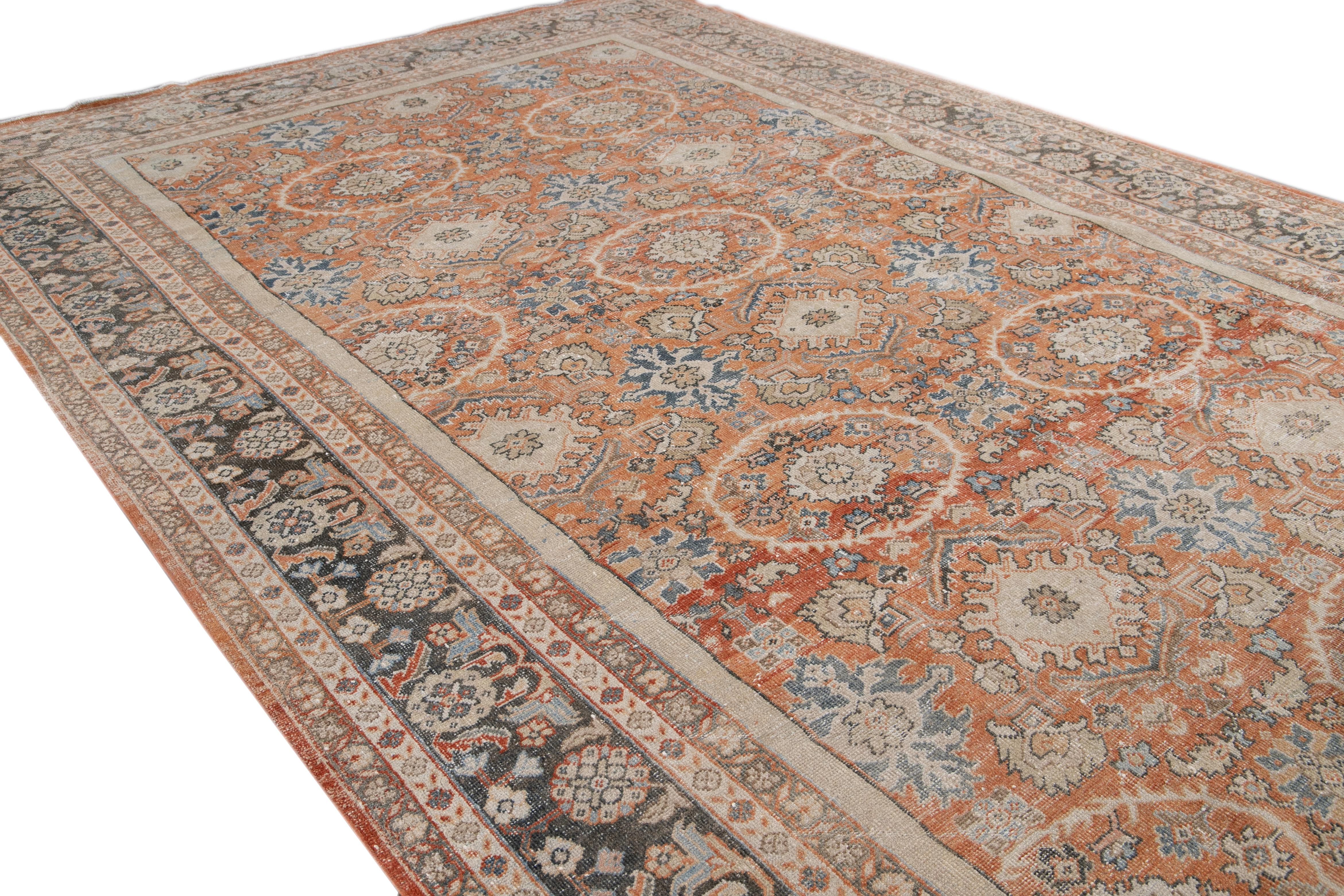 Antiker Mahal handgefertigter Shabby Chic-Wollteppich im Angebot 1