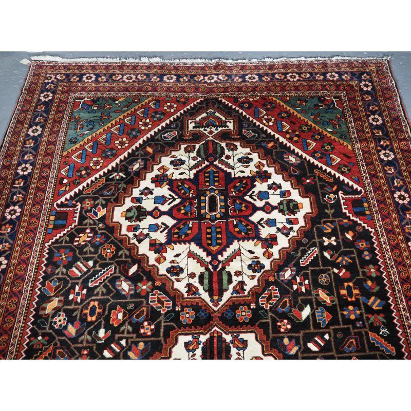 Antiker Mahal Kelleh- oder langer Teppich mit dreifachem Medaillon-Design (20. Jahrhundert) im Angebot