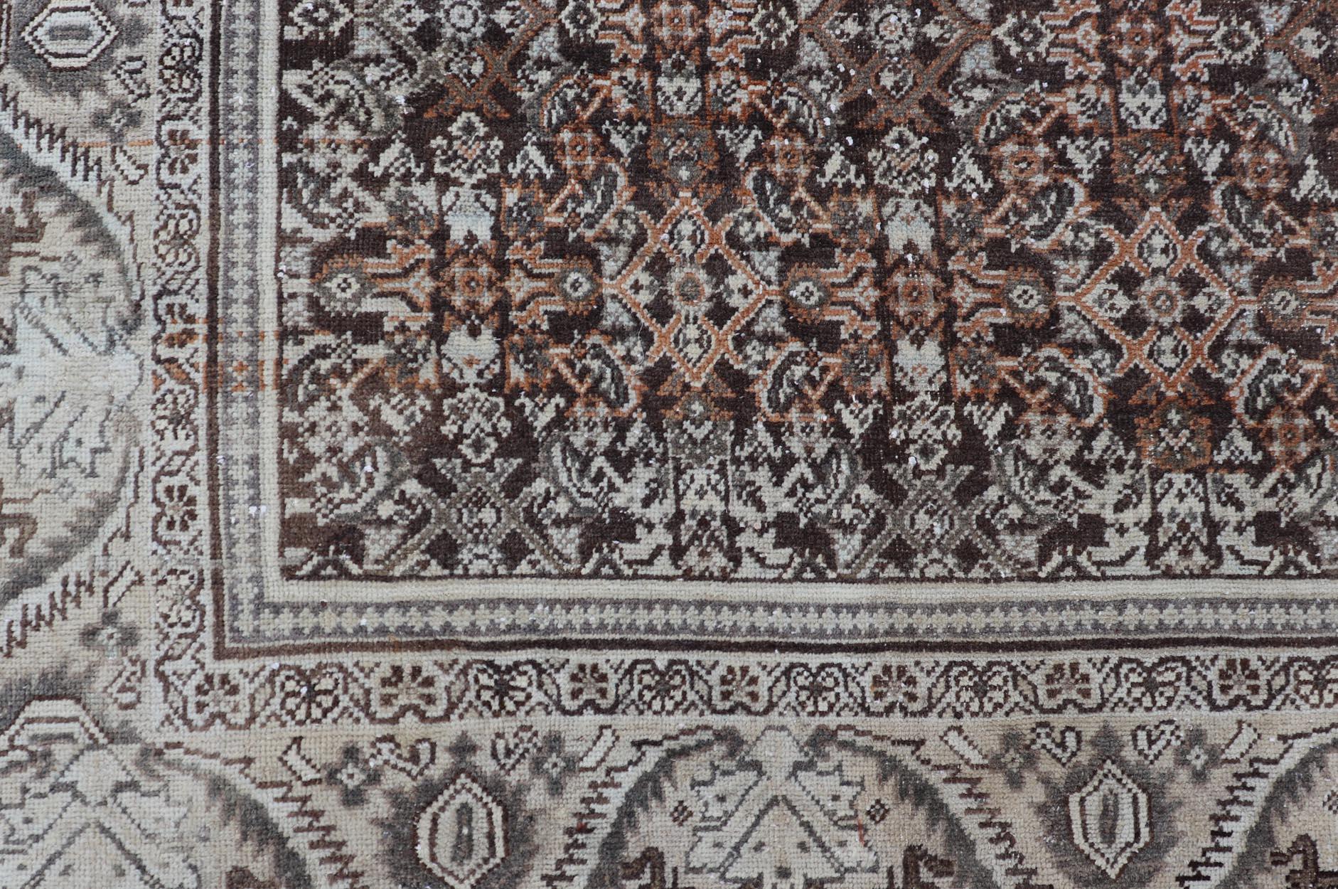 Alfombra Persa Antigua Mahal con Diseño Herati Integral en Marfil, Gris y Marrón en venta 4