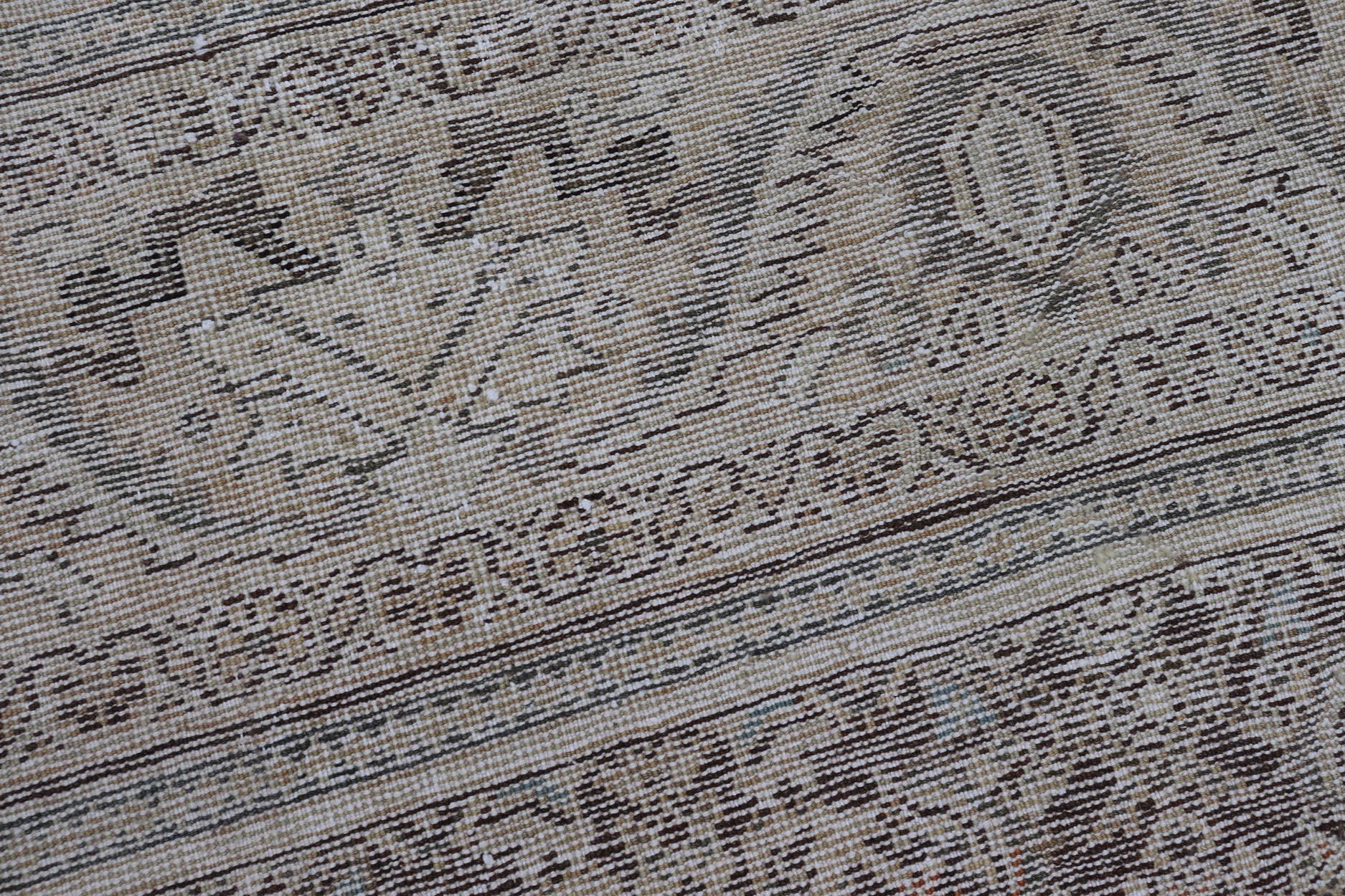 Alfombra Persa Antigua Mahal con Diseño Herati Integral en Marfil, Gris y Marrón en venta 9