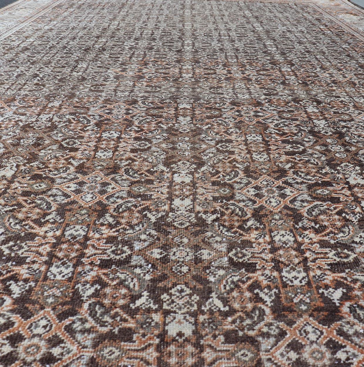 Alfombra Persa Antigua Mahal con Diseño Herati Integral en Marfil, Gris y Marrón siglo XX en venta