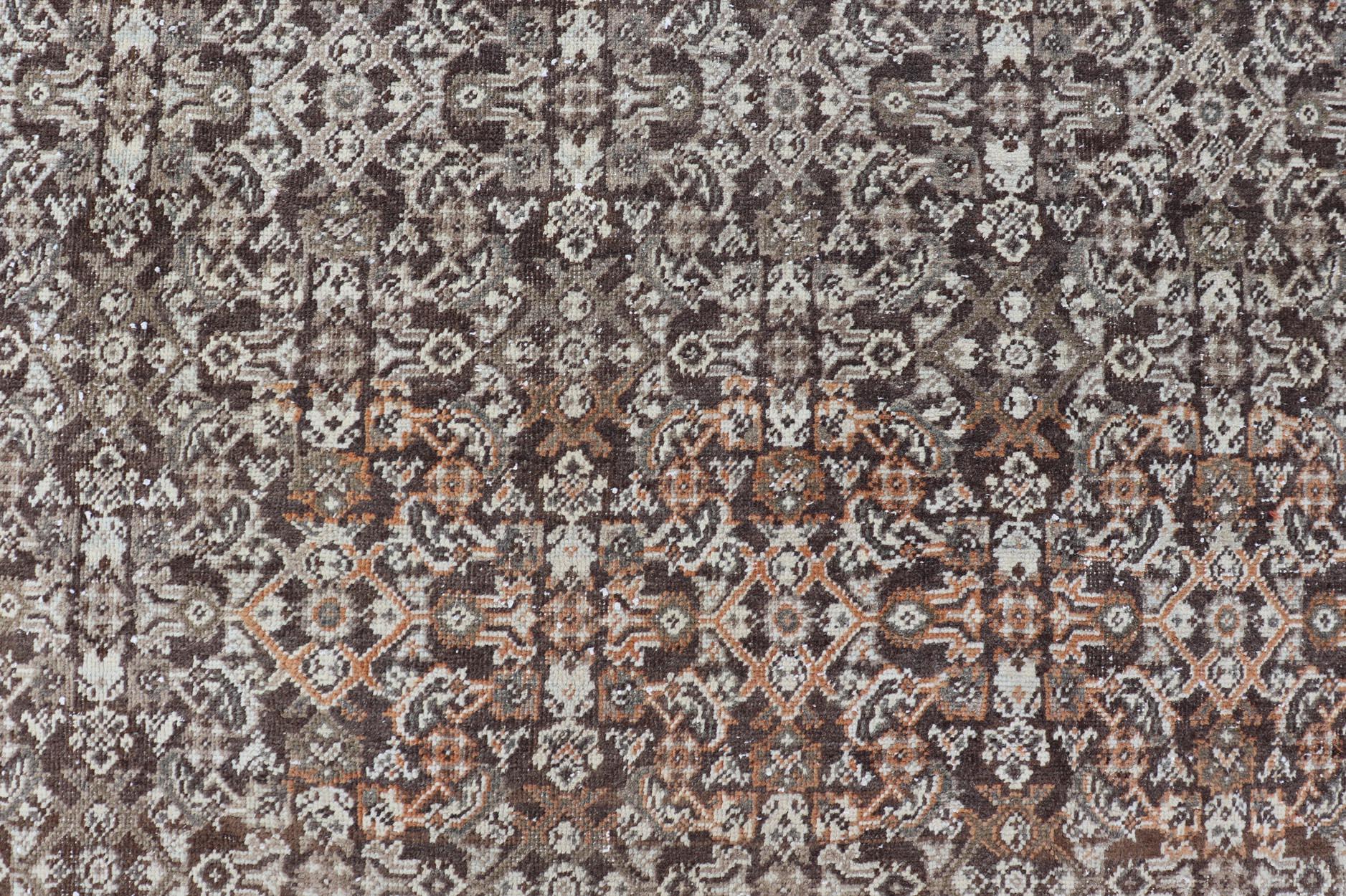 Alfombra Persa Antigua Mahal con Diseño Herati Integral en Marfil, Gris y Marrón en venta 1