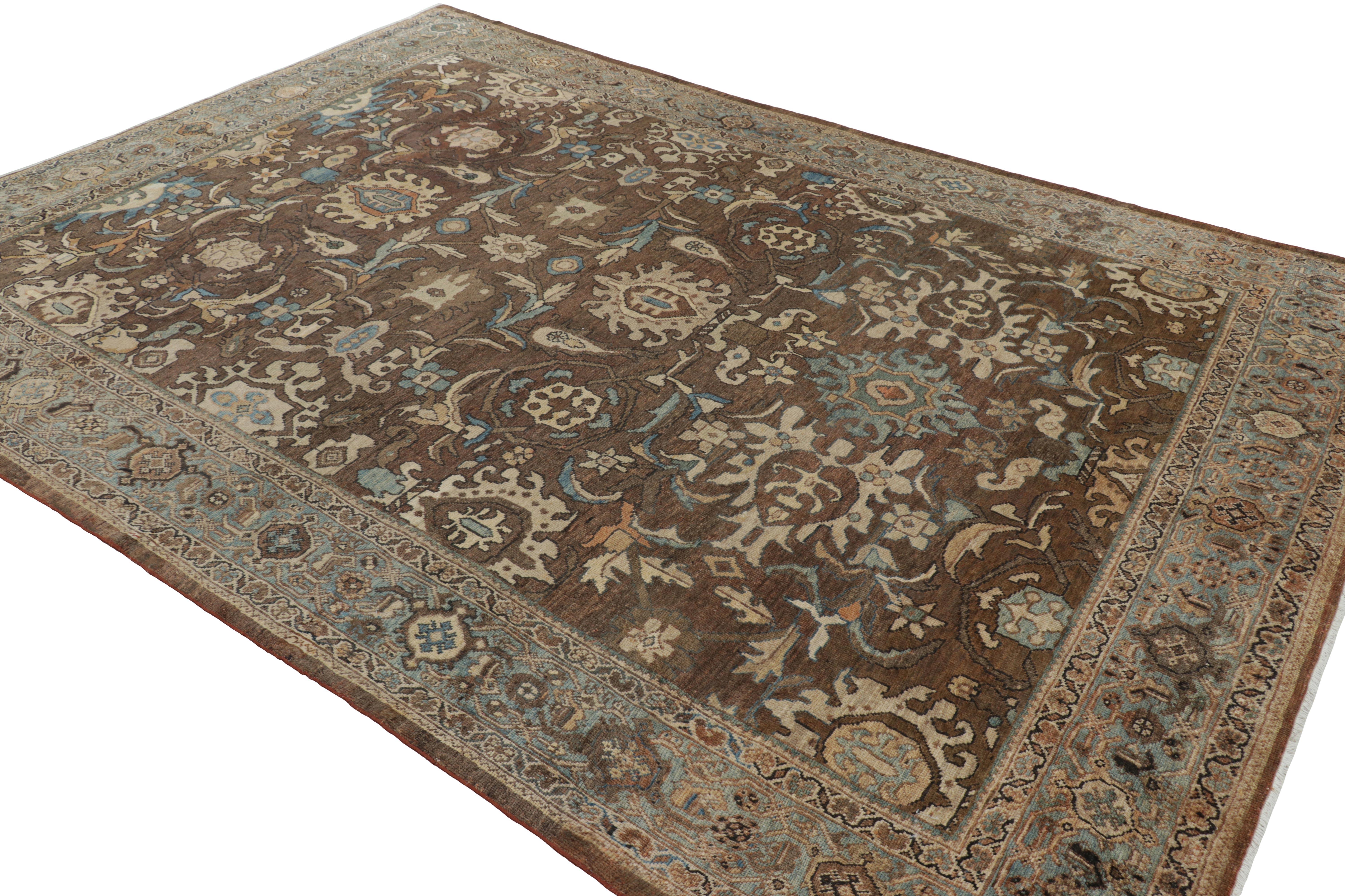 Tappeto persiano Mahal antico in marrone, con fiori beige e blu da Rug & Kilim In condizioni buone in vendita a Long Island City, NY