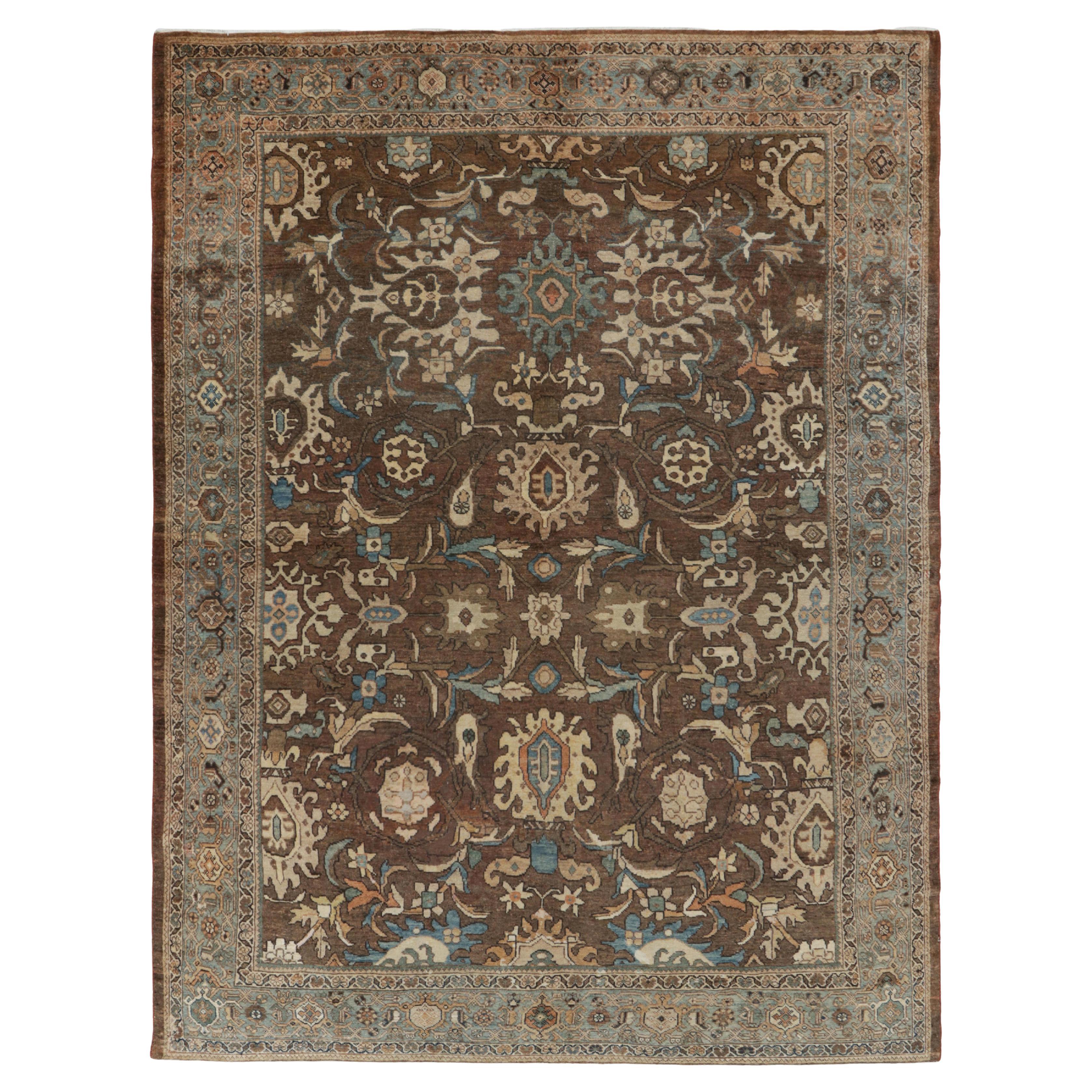 Antiker Mahal-Perserteppich in Brown, mit beigefarbenen und blauen Blumen von Rug & Kilim