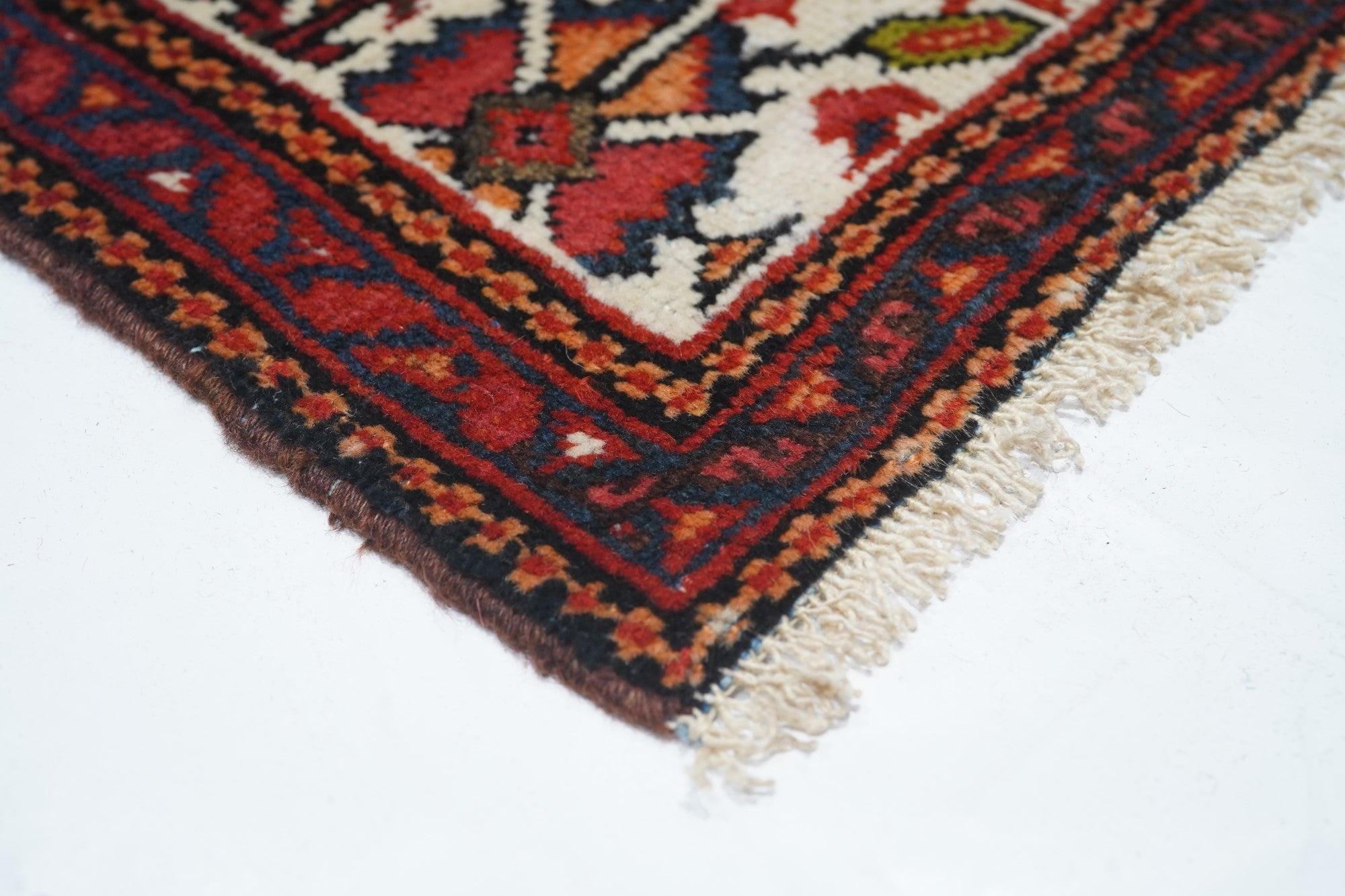 Antiker Mahal-Teppich 4'6'' x 8'8'' (Handgeknüpft) im Angebot