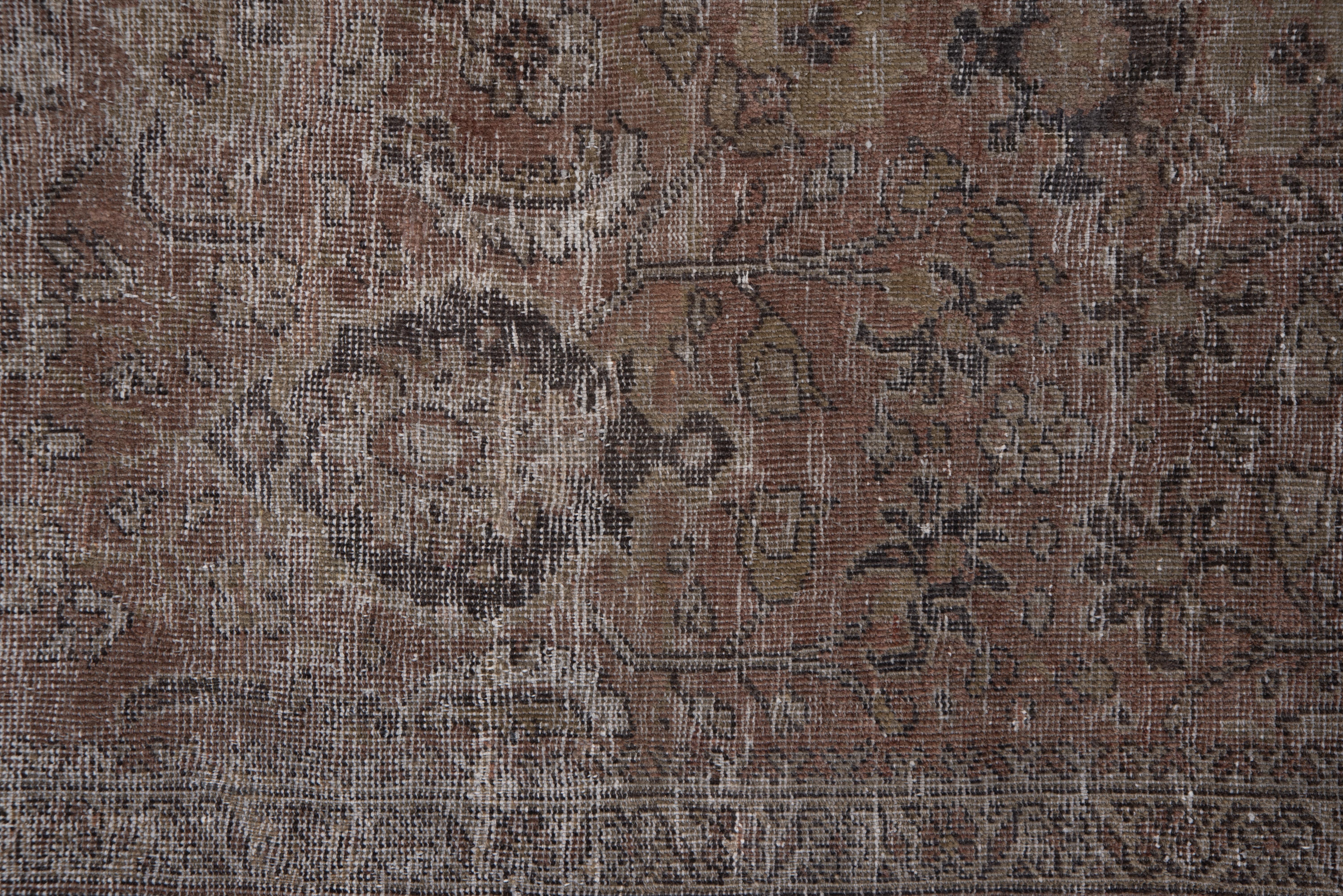Antique Mahal Rug, Distressed In Good Condition In New York, NY