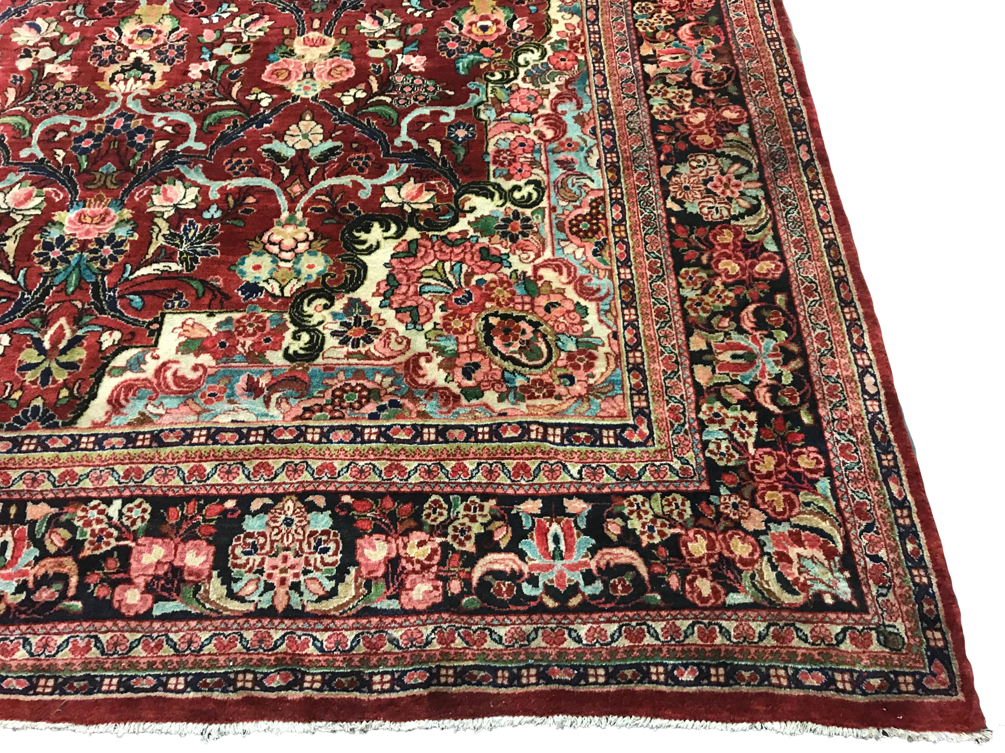 Antique Mahal Rug In Excellent Condition For Sale In Laguna Hills, CA