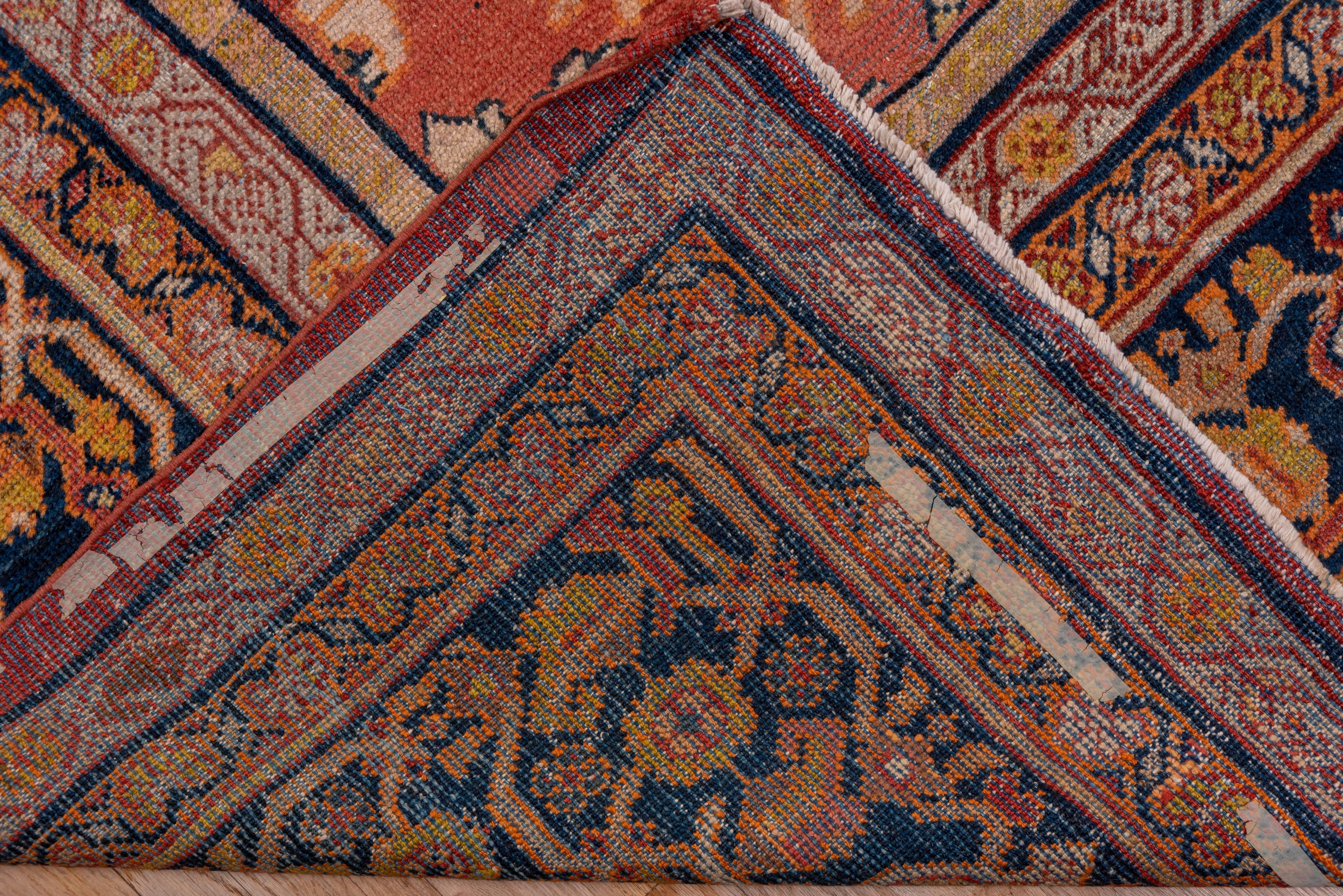 Début du 20ème siècle Tapis persan Mahal rouge ancien en vente