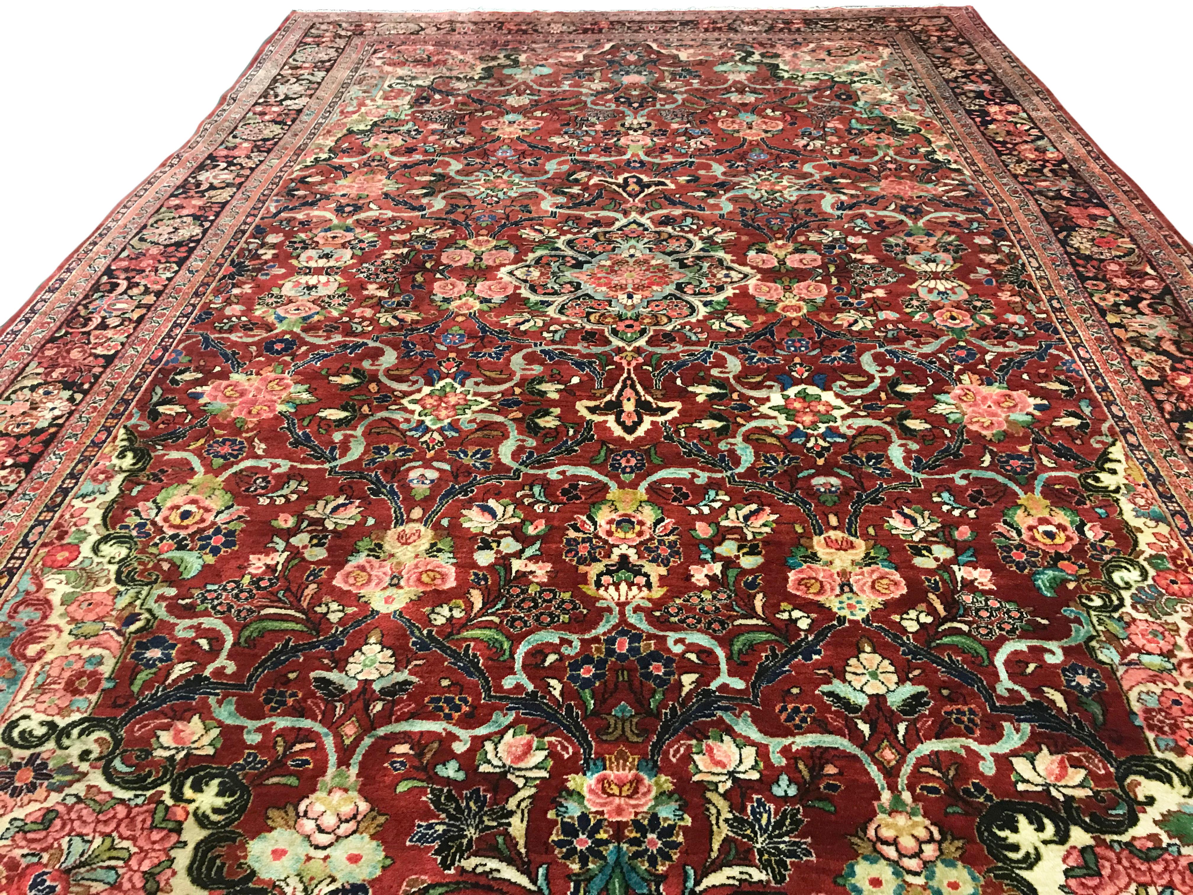Mid-20th Century Antique Mahal Rug For Sale