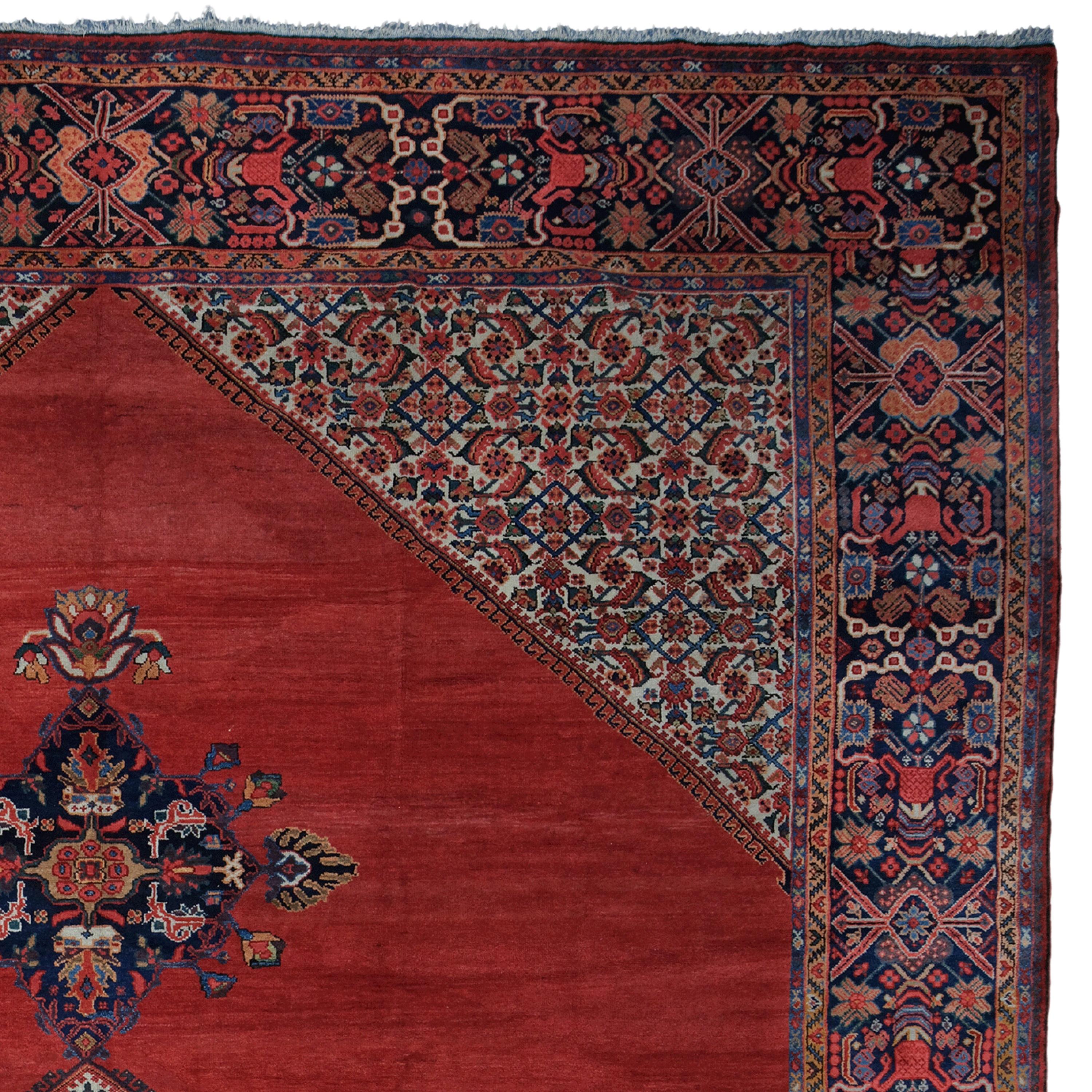 Antique Mahal Rug - Late of 19th Century Mahal Rug, Antique Rug, Handmade Rug In Good Condition For Sale In Sultanahmet, 34