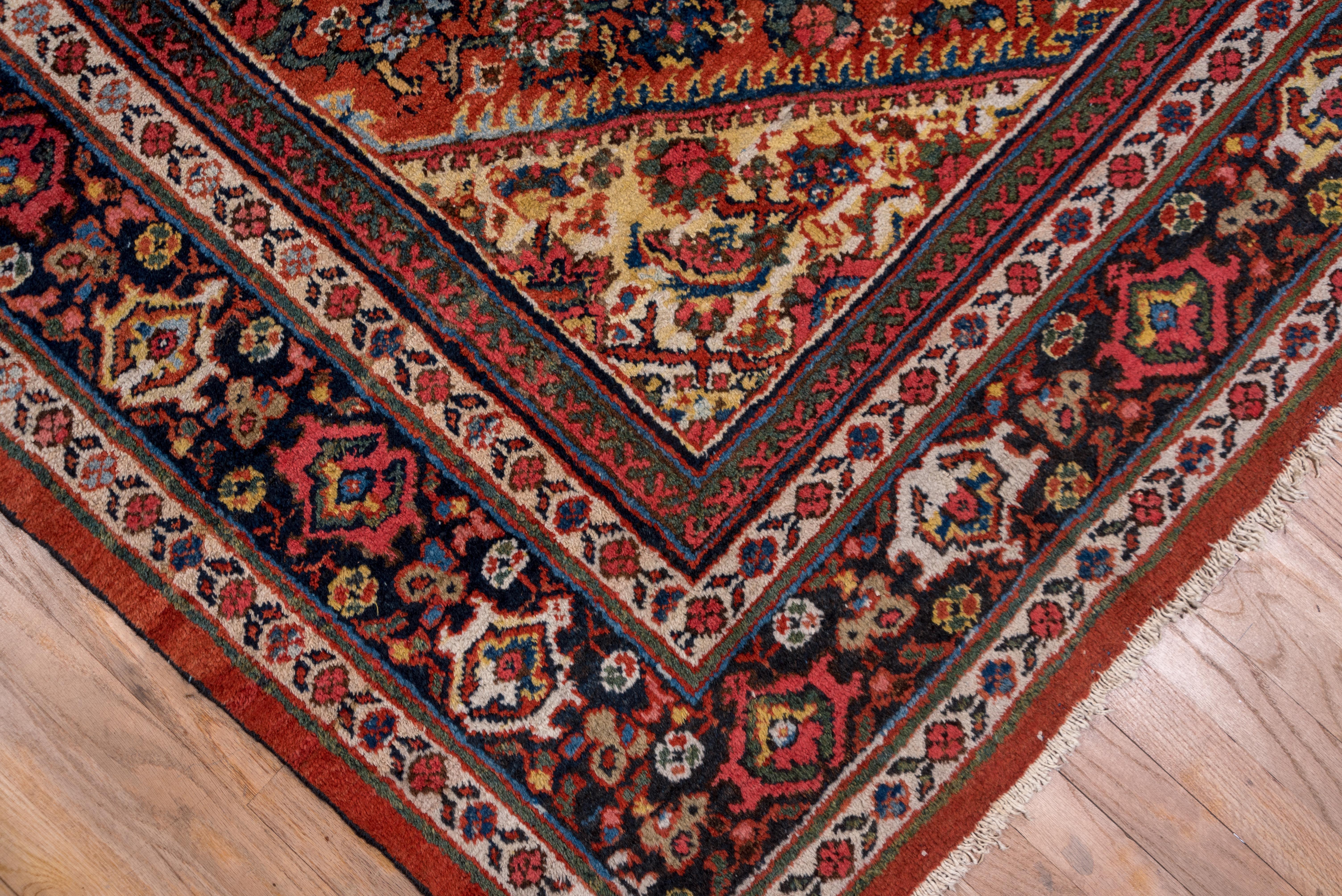 Antique Mahal Rug, Red Field, circa 1920s In Good Condition For Sale In New York, NY