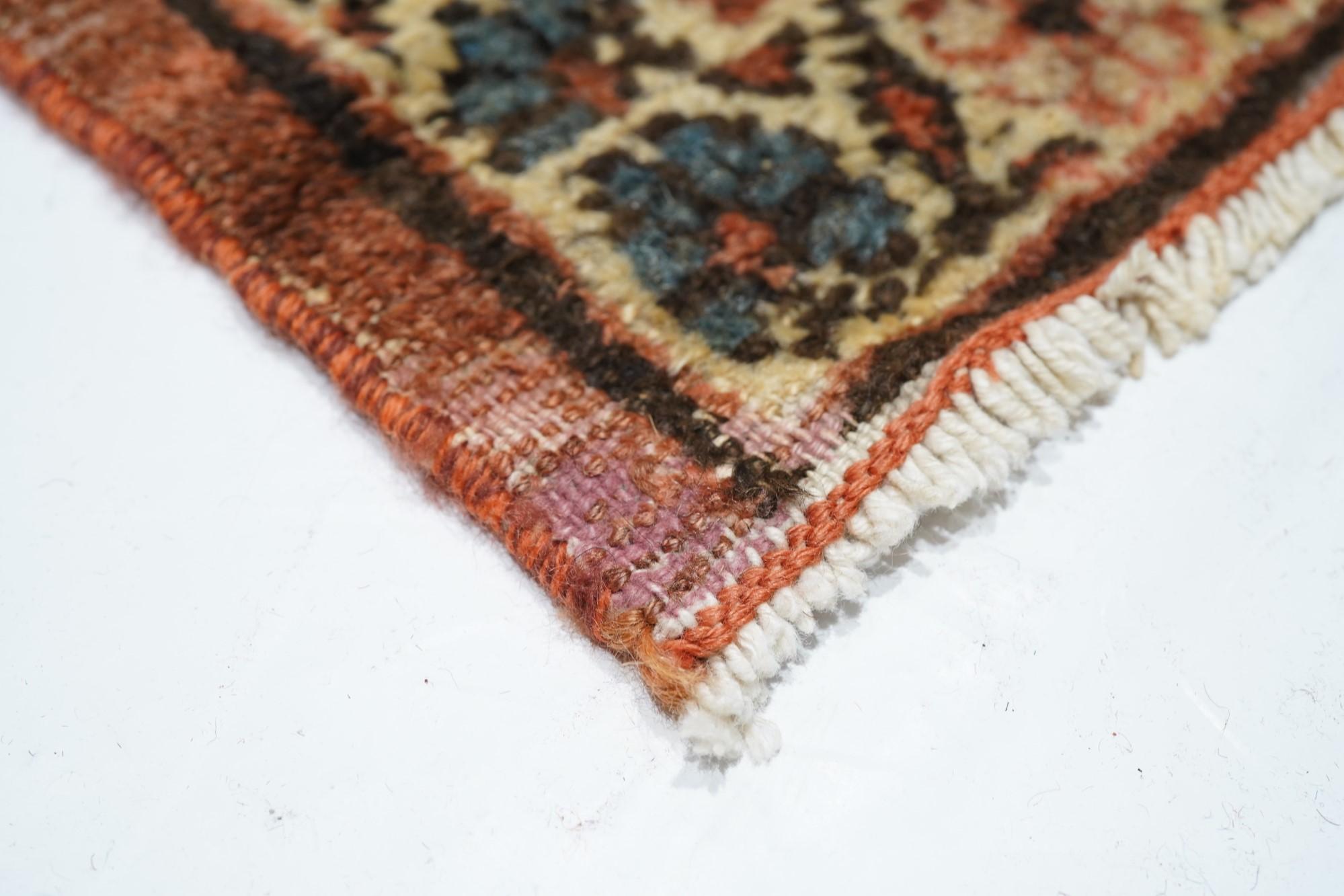 Antique Shaby Chic Mahal Rug Rug  In Good Condition For Sale In New York, NY