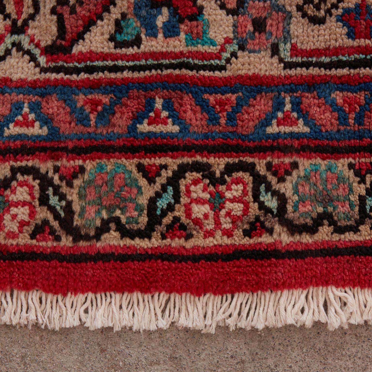 Antique Mahal Rug Signed and Dated 1919 For Sale 4