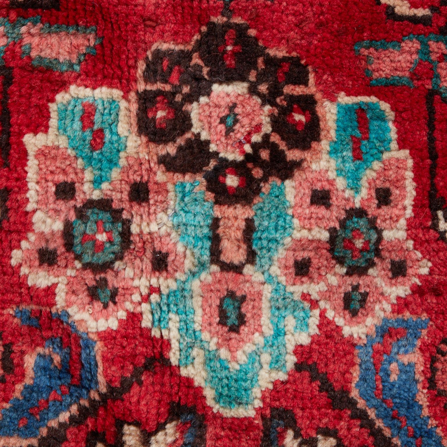 Antique Mahal Rug Signed and Dated 1919 For Sale 5